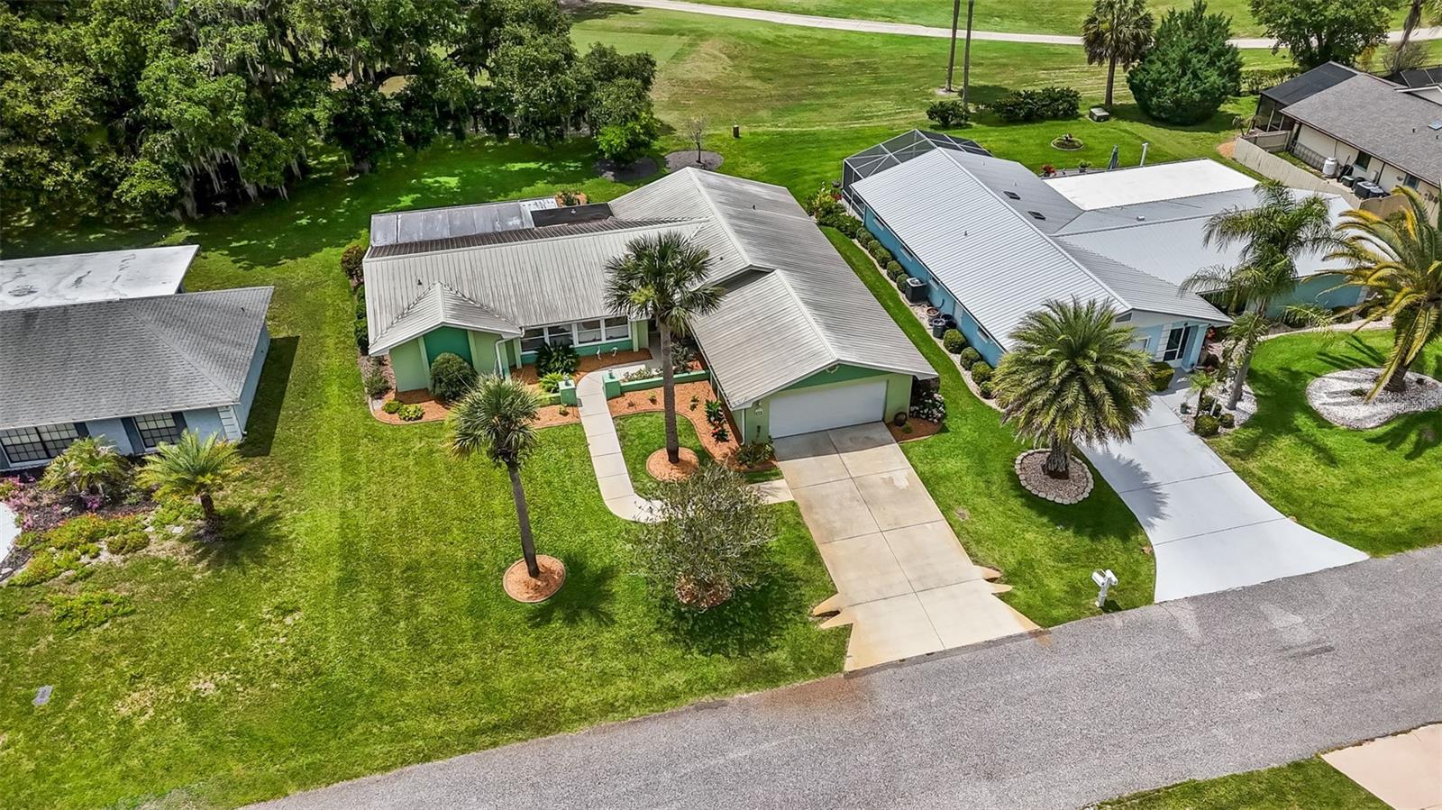 8 COURTNEY PL