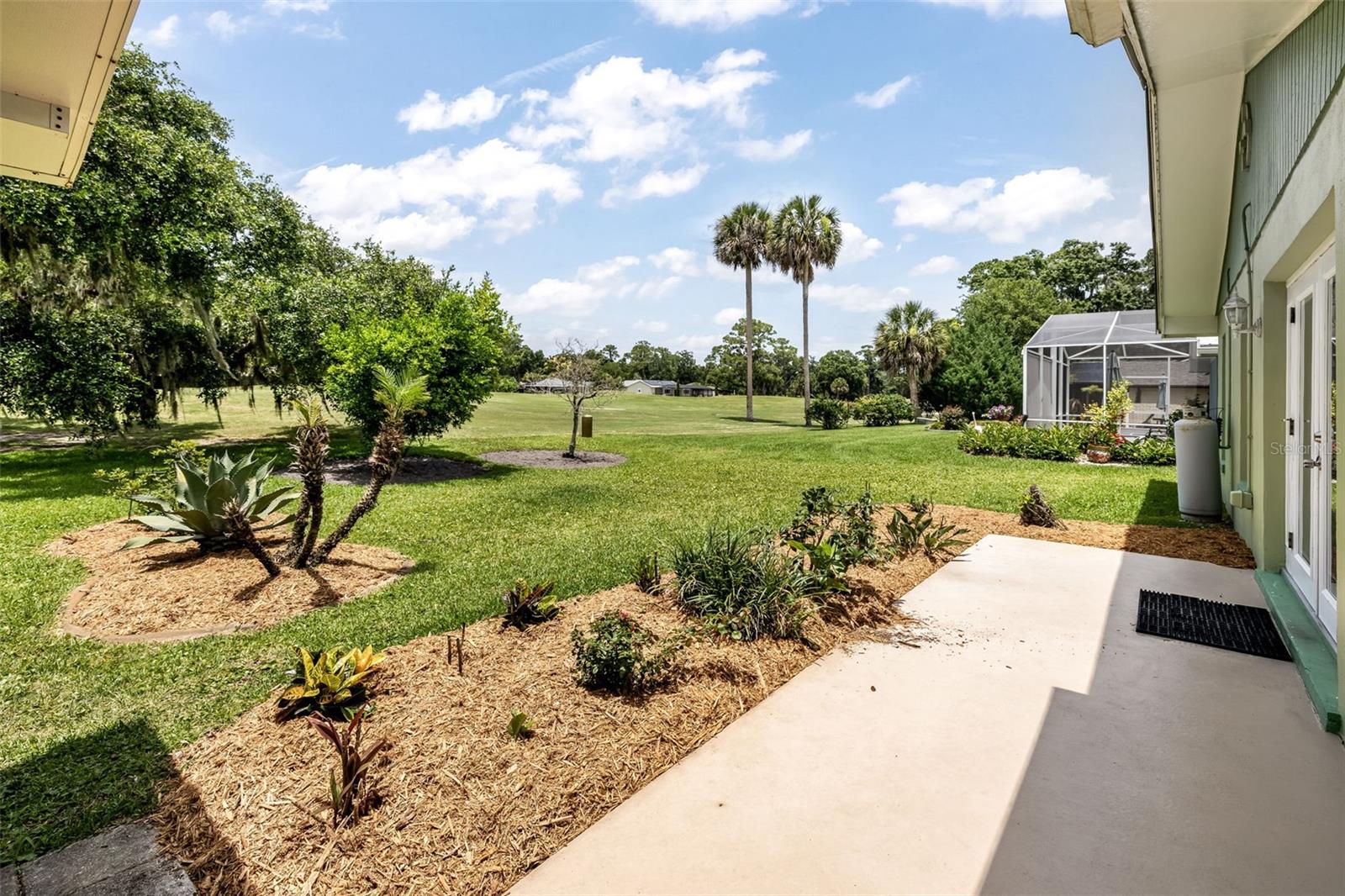 8 COURTNEY PL