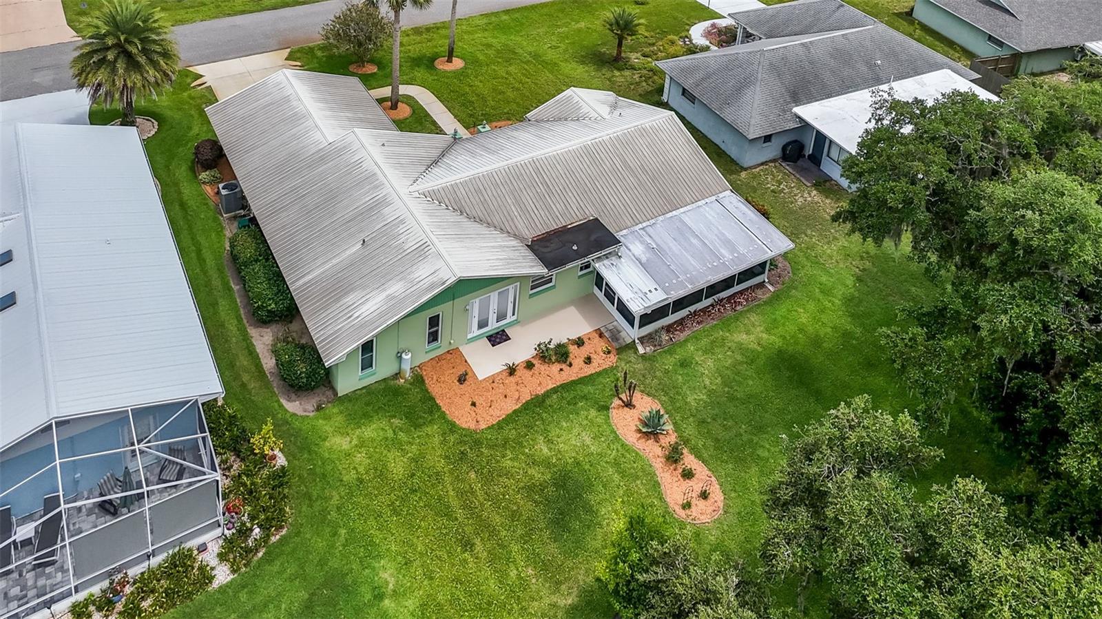8 COURTNEY PL