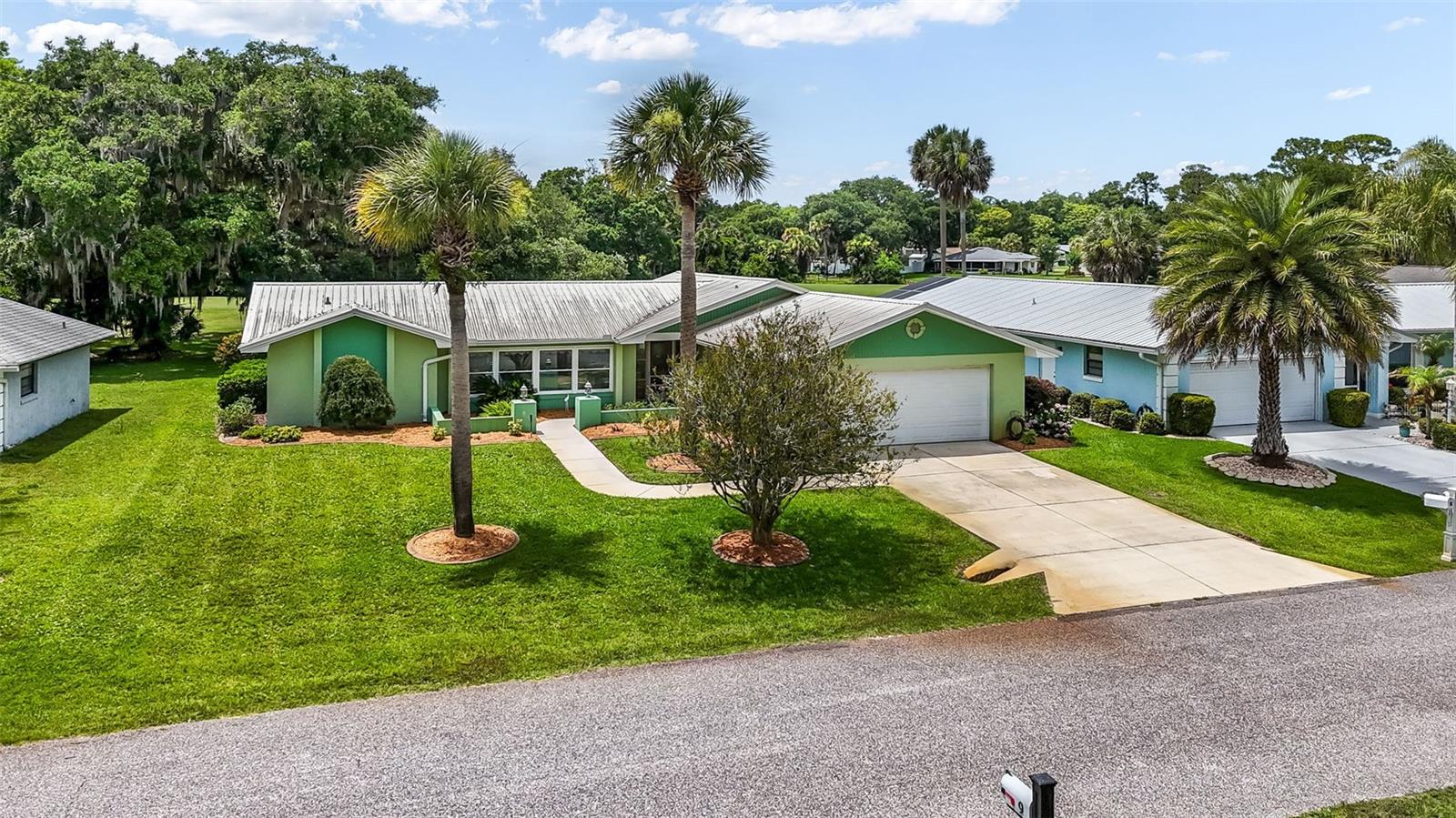 8 COURTNEY PL