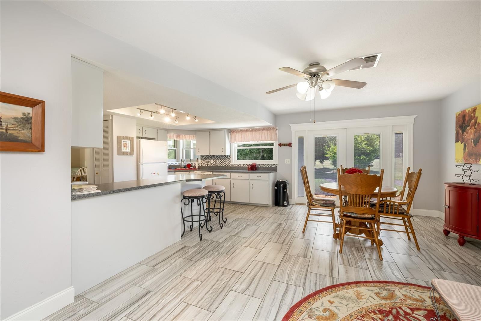 8 COURTNEY PL