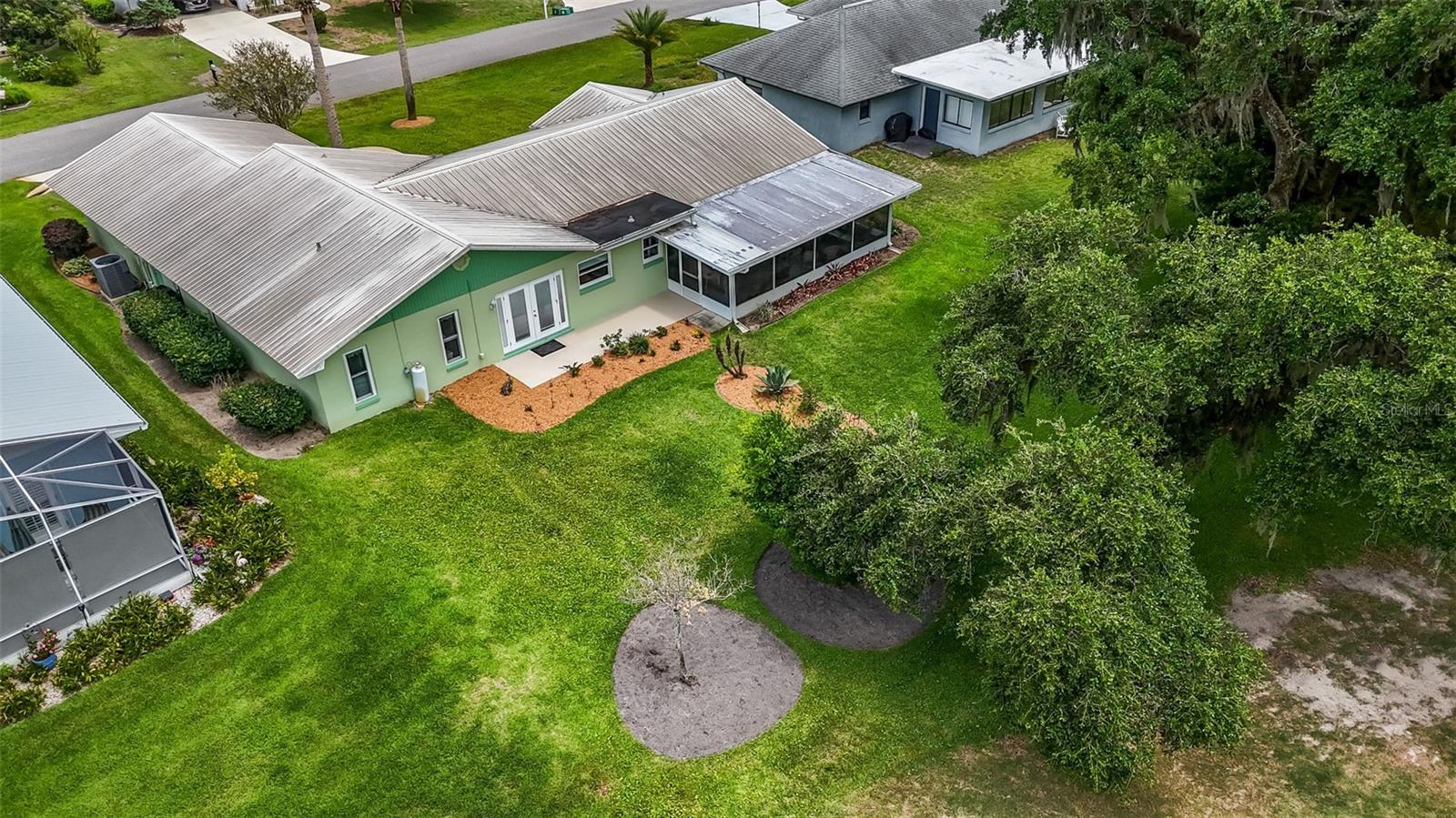8 COURTNEY PL