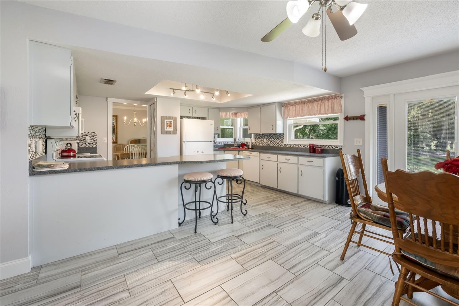 8 COURTNEY PL