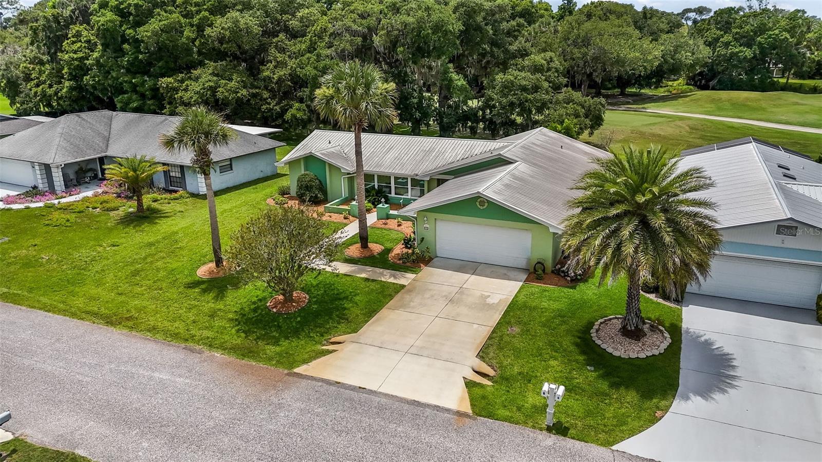 8 COURTNEY PL