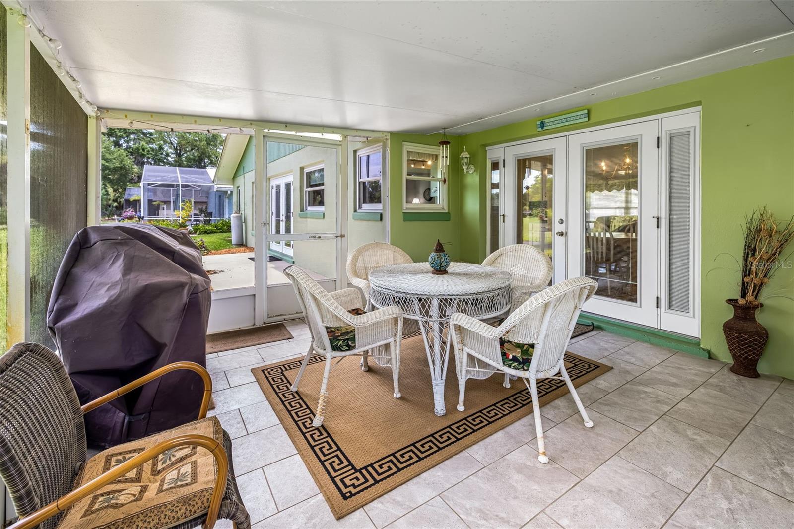 8 COURTNEY PL
