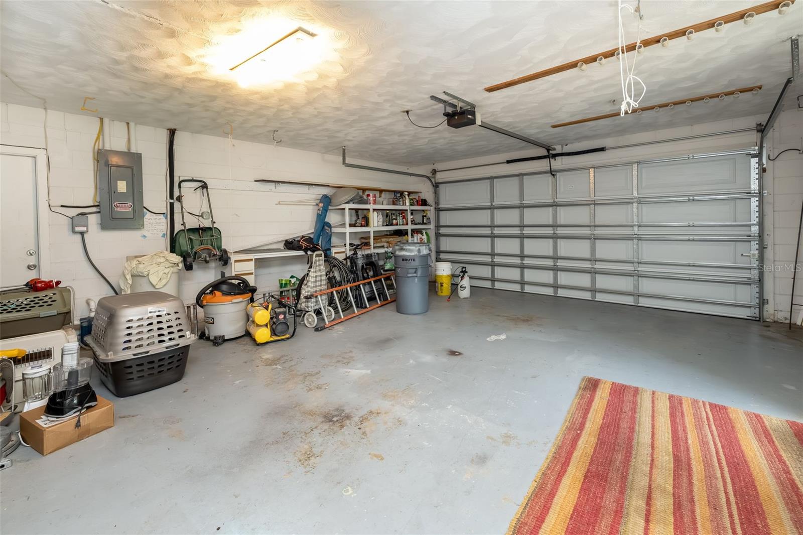 8 COURTNEY PL