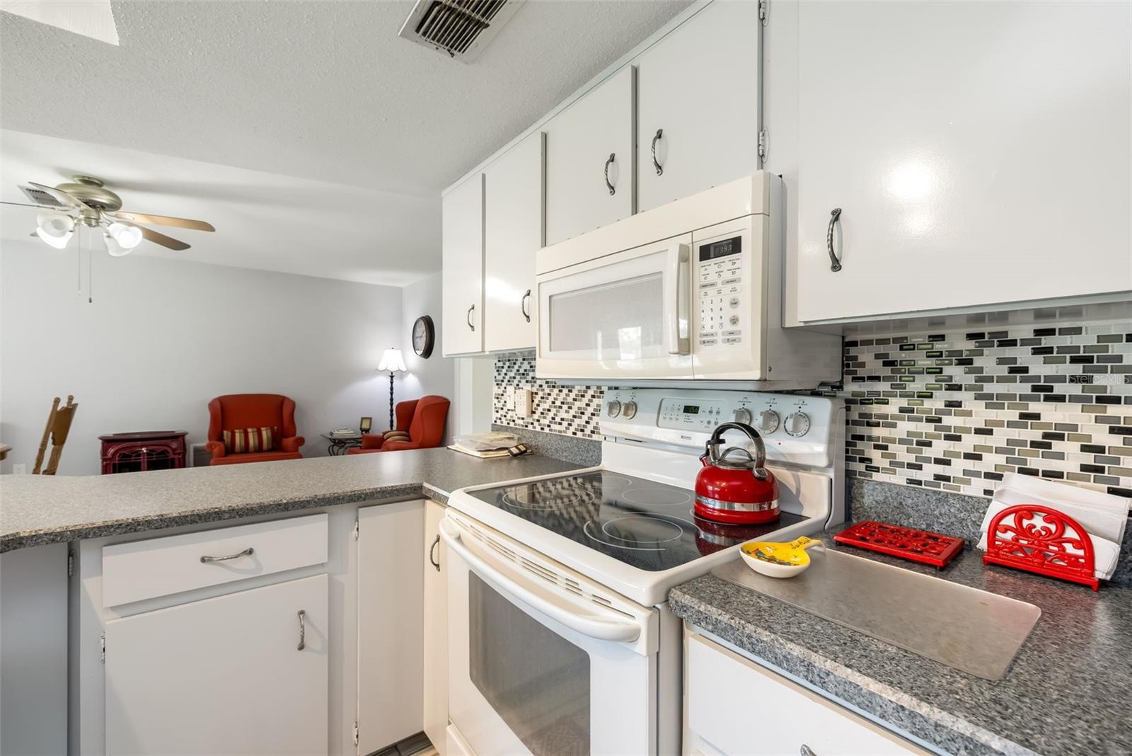 8 COURTNEY PL