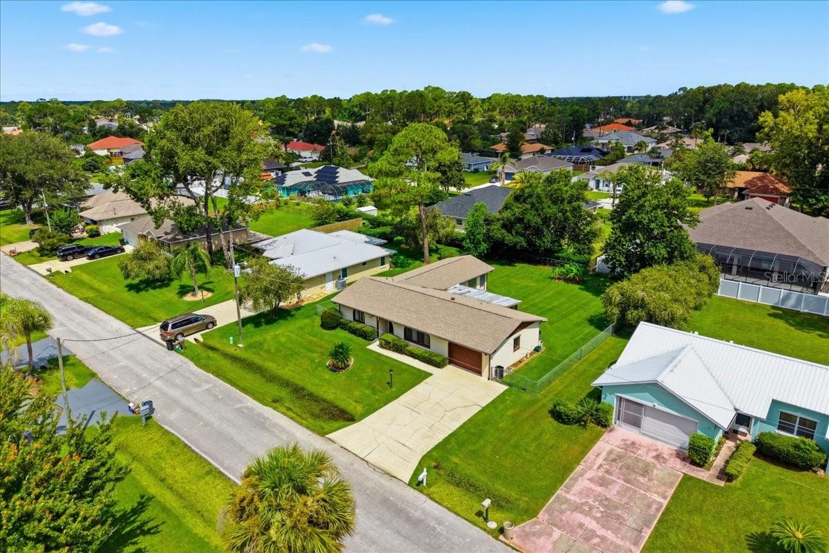 10 FENWICK LN