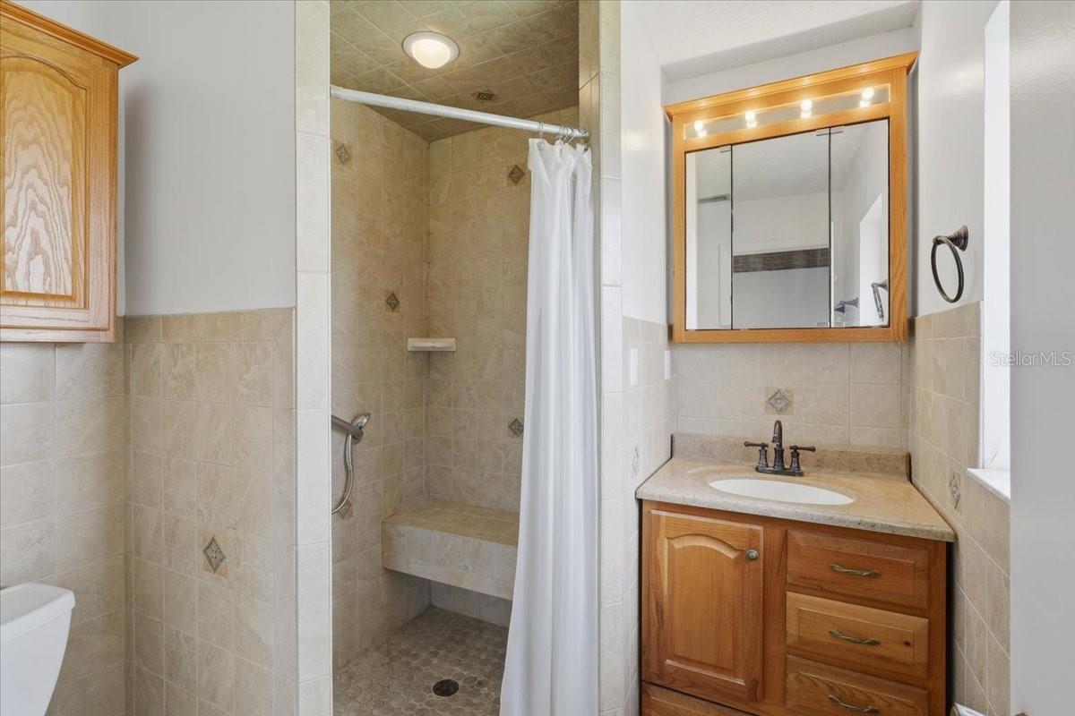 10 FENWICK LN