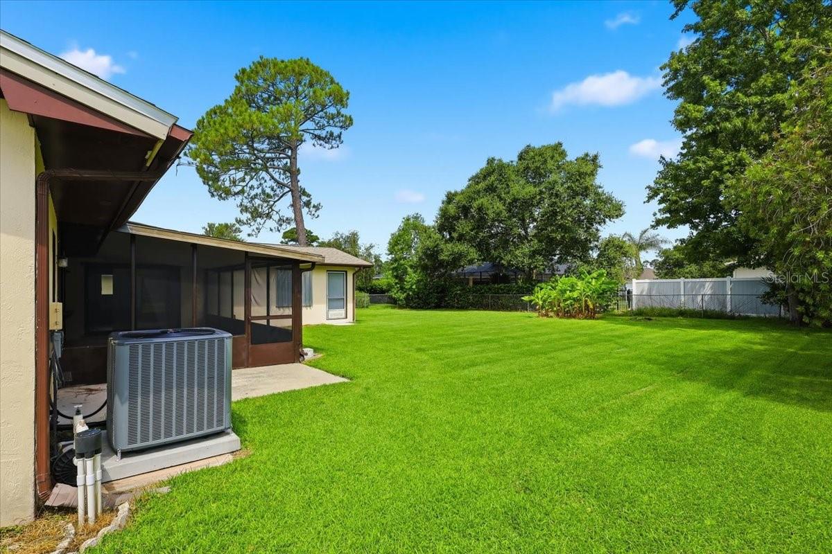 10 FENWICK LN