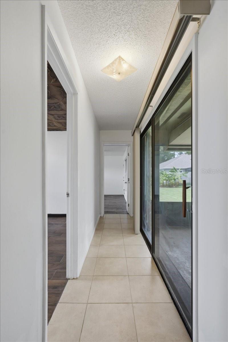 10 FENWICK LN