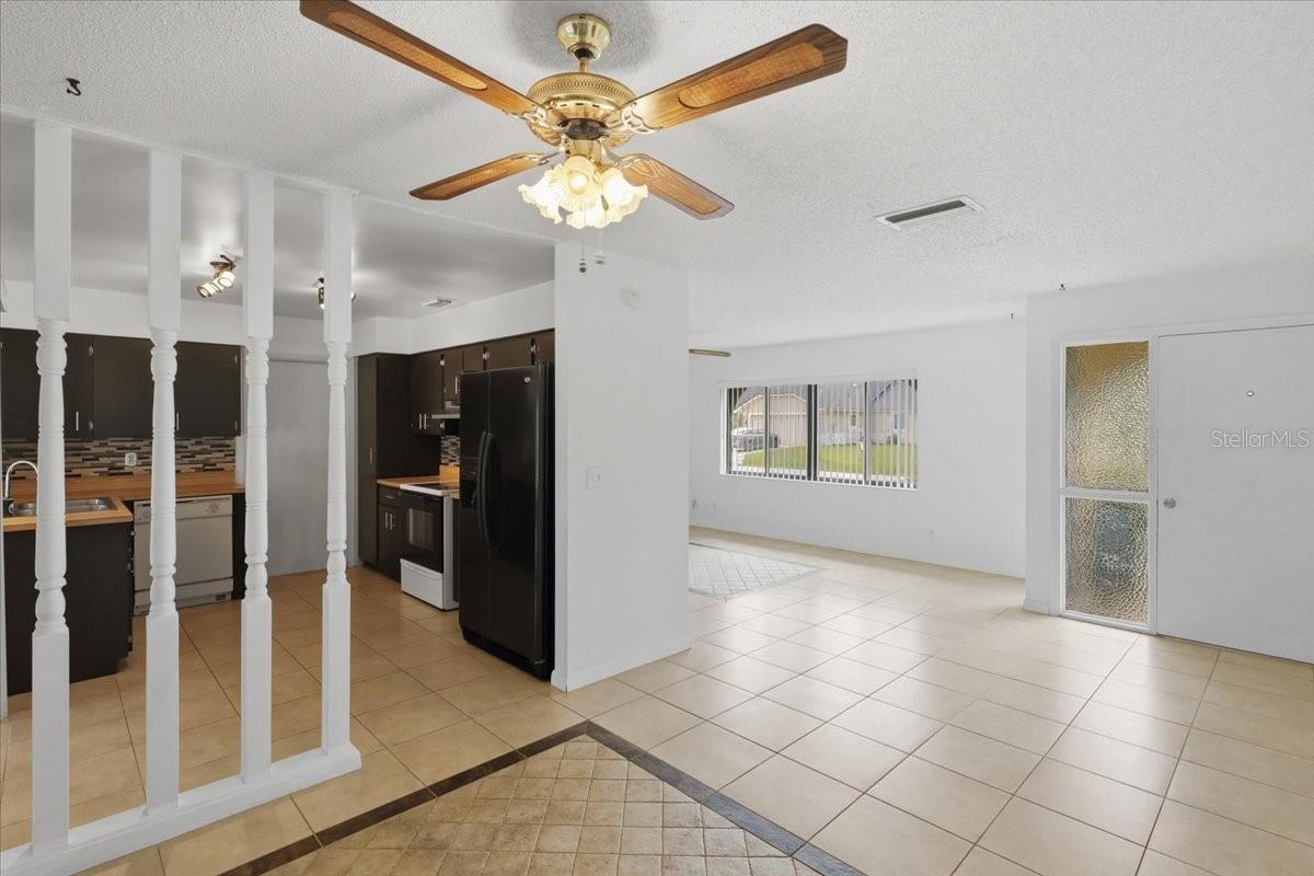 10 FENWICK LN