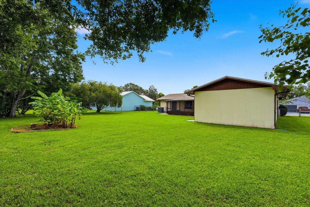 10 FENWICK LN
