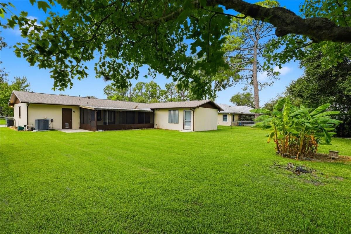 10 FENWICK LN