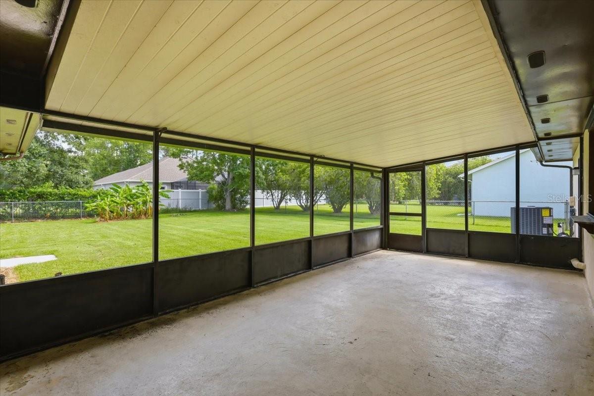 10 FENWICK LN
