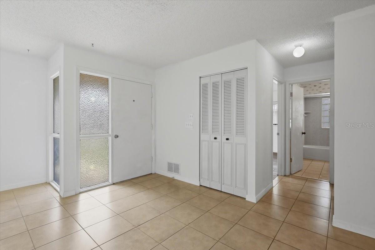 10 FENWICK LN