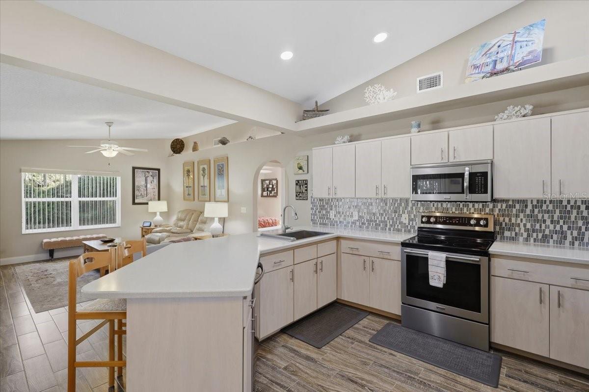 13 BAYSIDE DR