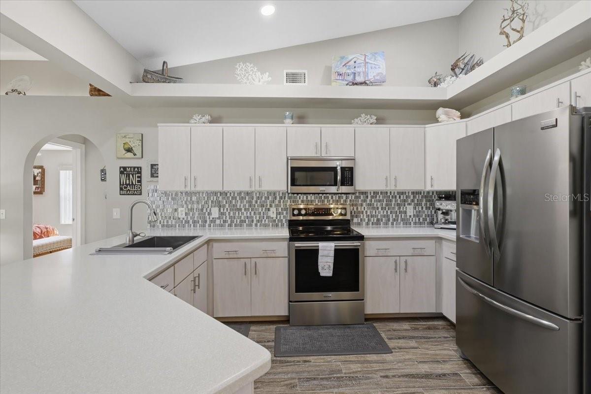 13 BAYSIDE DR