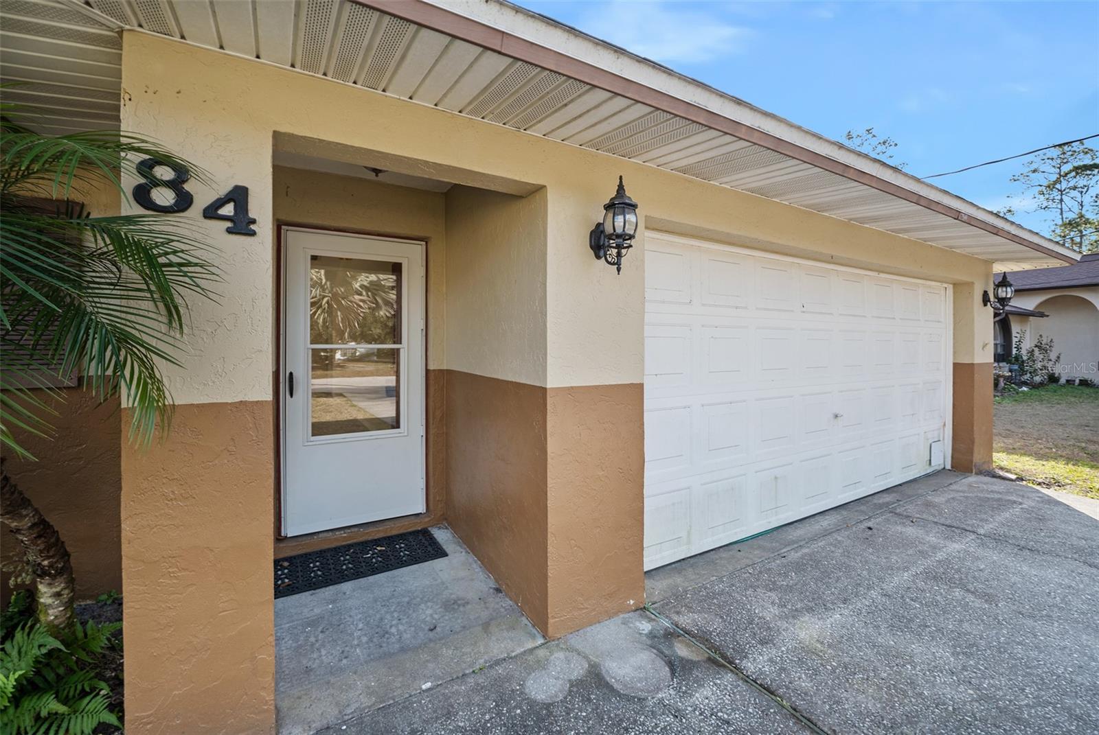 84 RAEMOOR DR