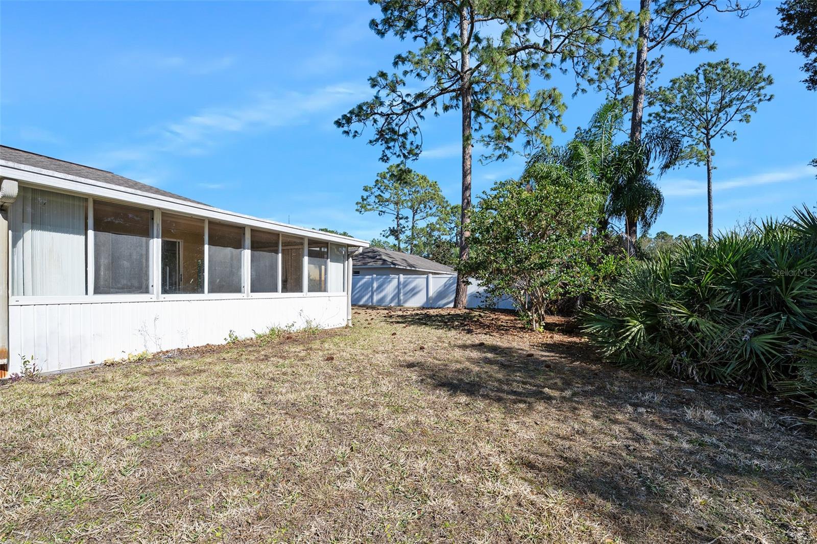 84 RAEMOOR DR