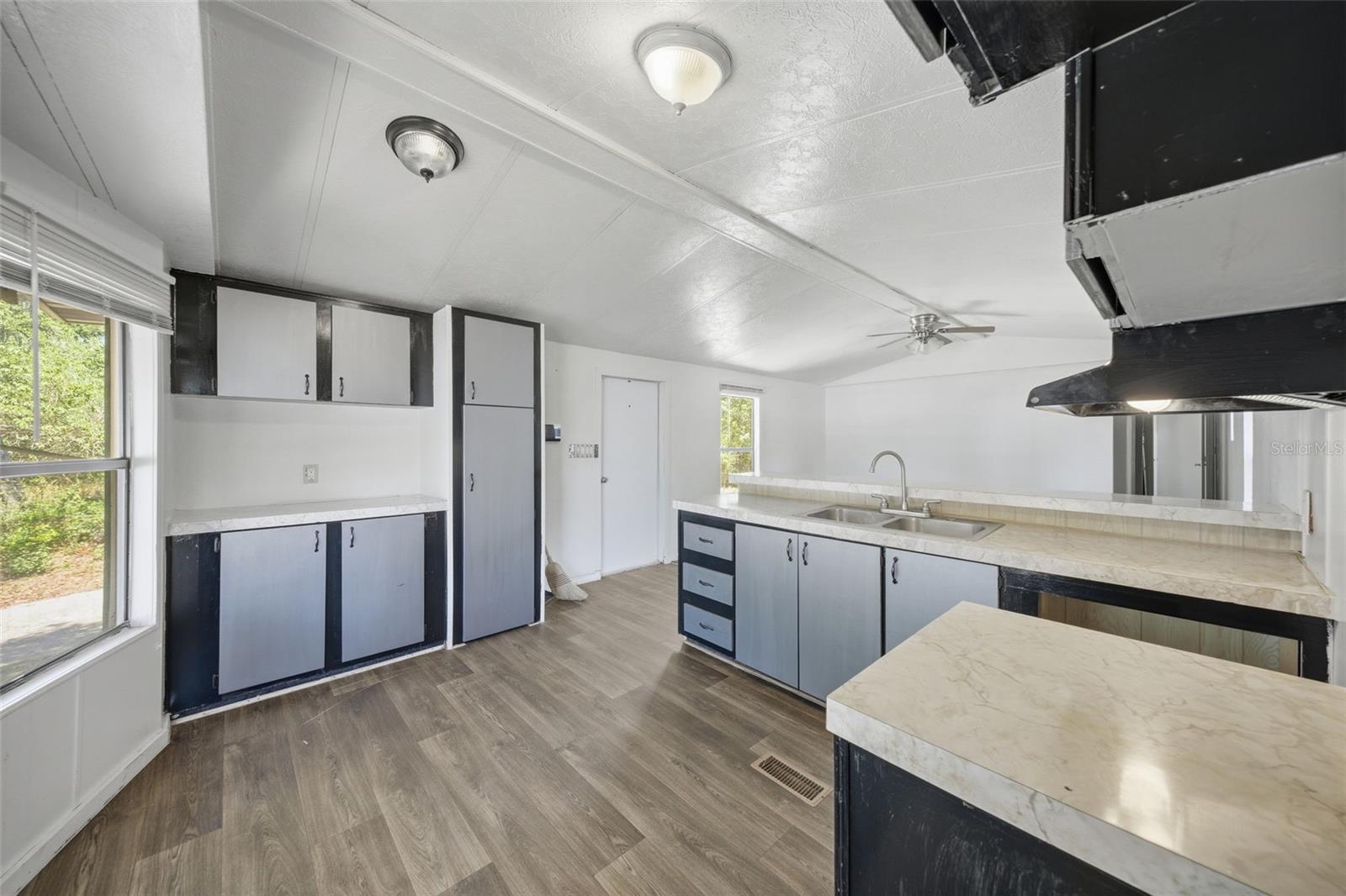 11410 THOMAS RD