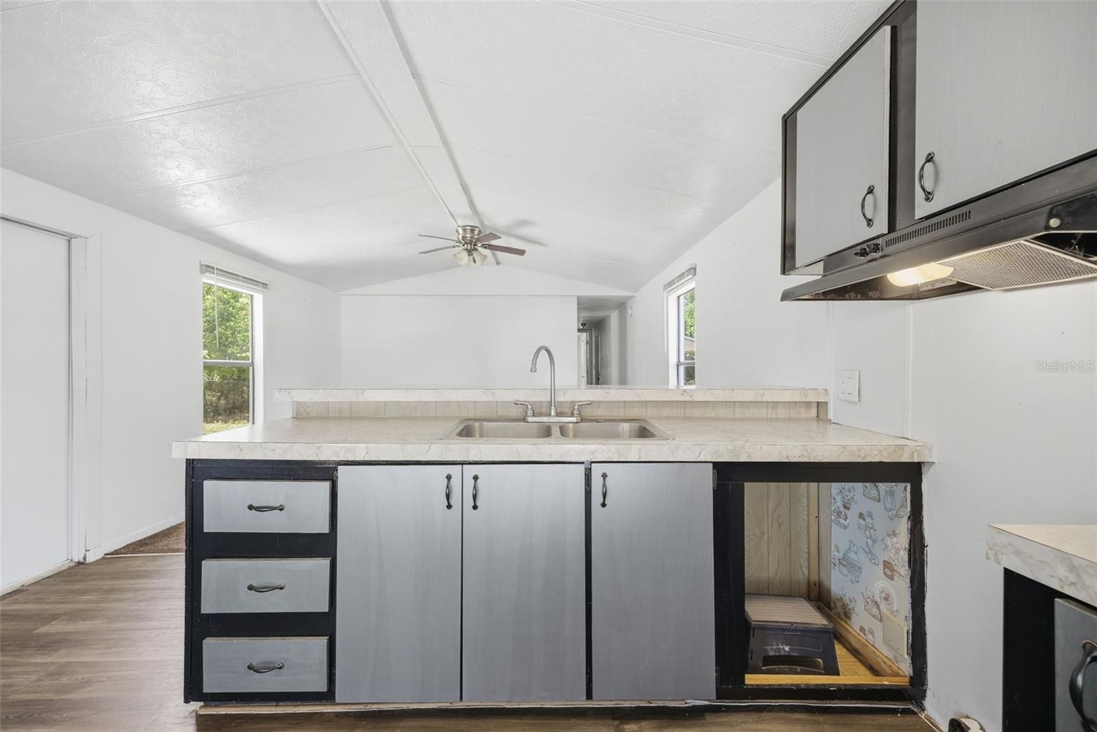 11410 THOMAS RD