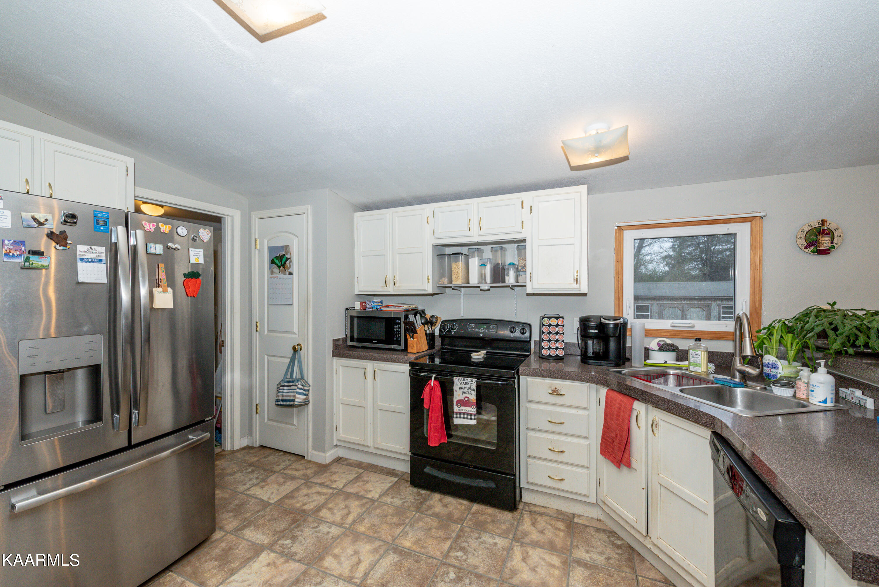 1213 Mountain View Circle