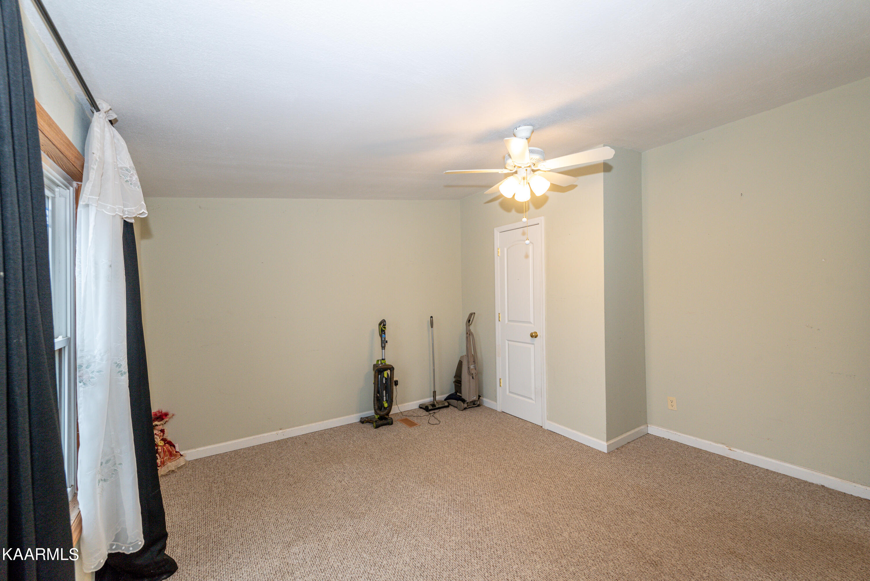 1213 Mountain View Circle