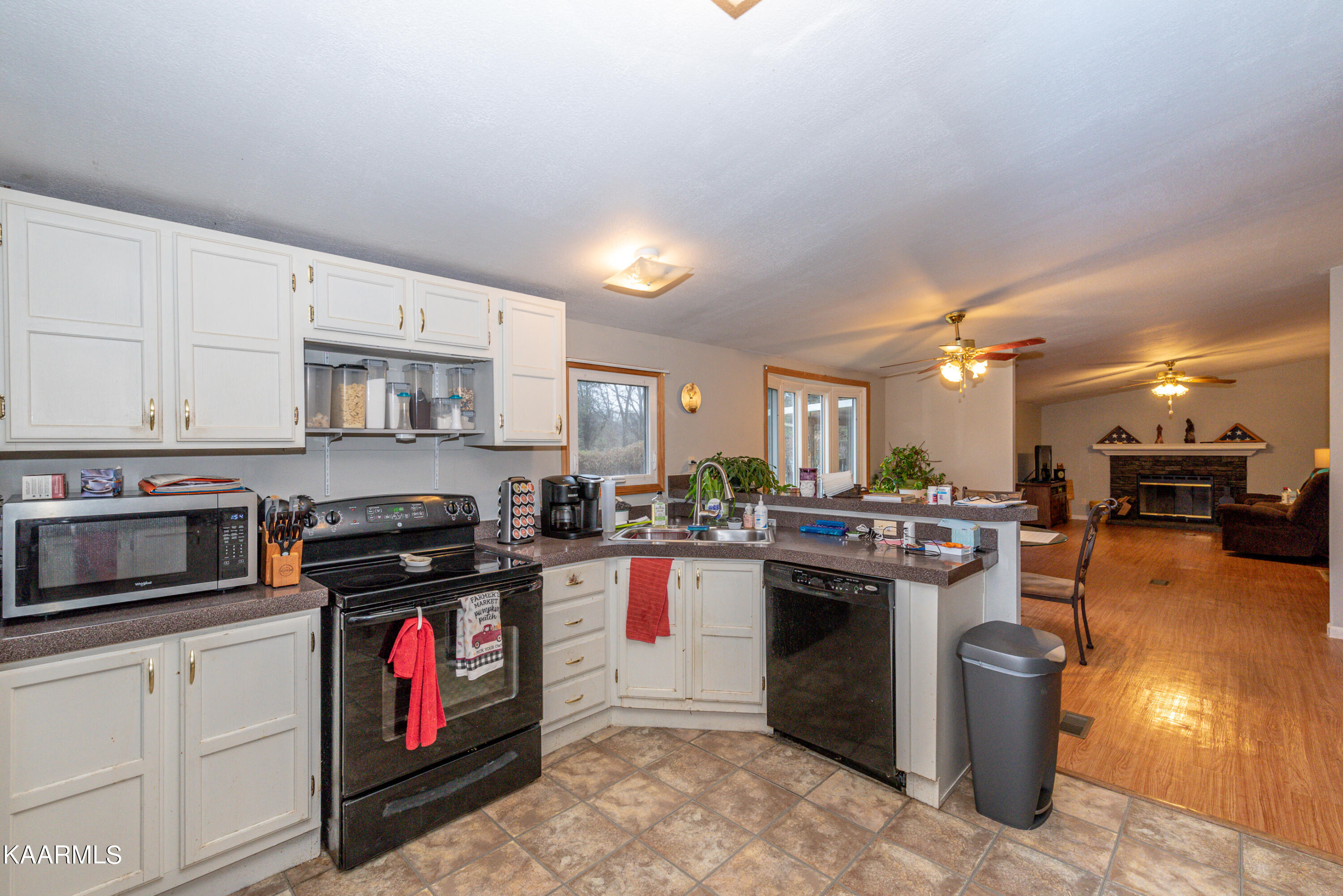 1213 Mountain View Circle