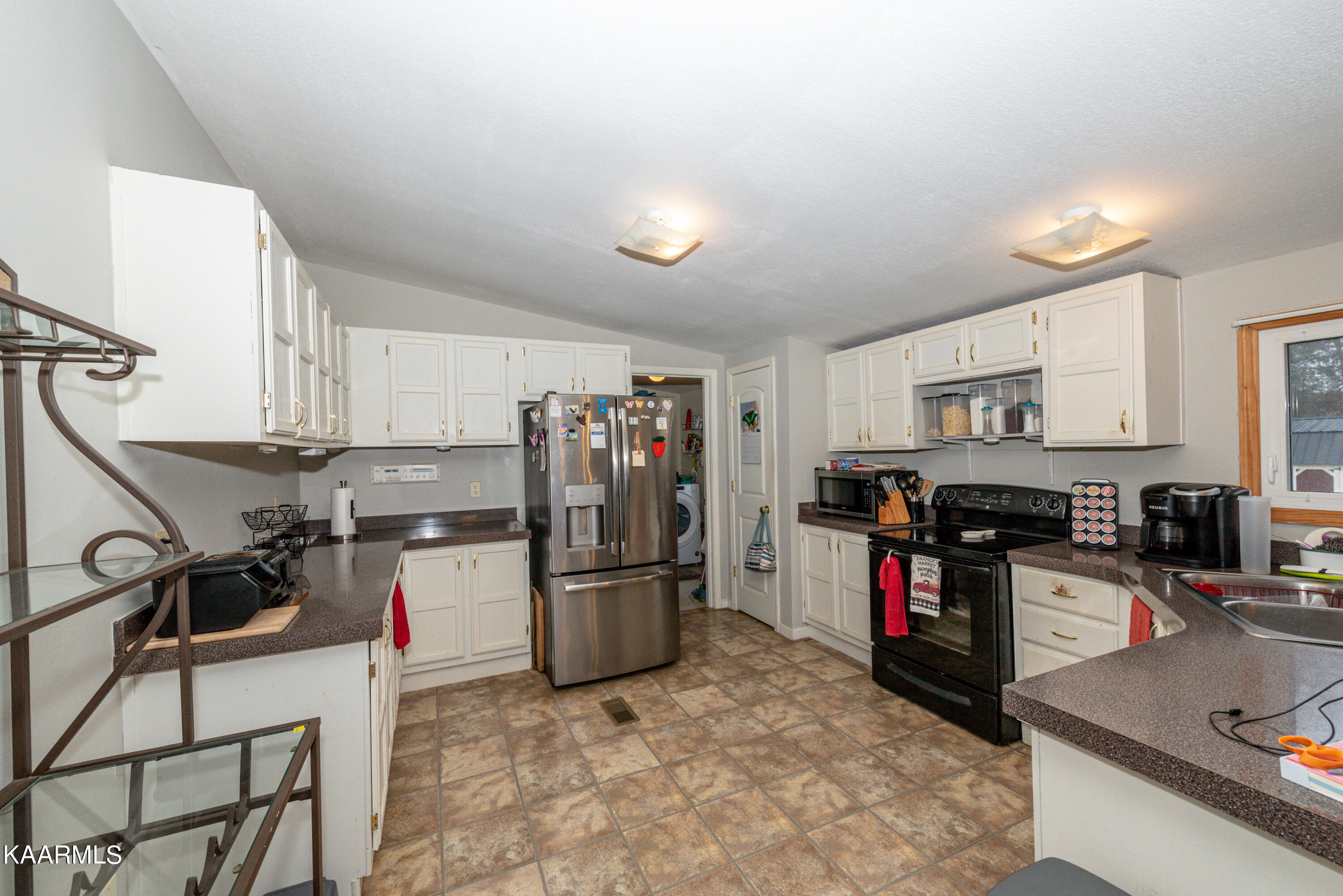 1213 Mountain View Circle