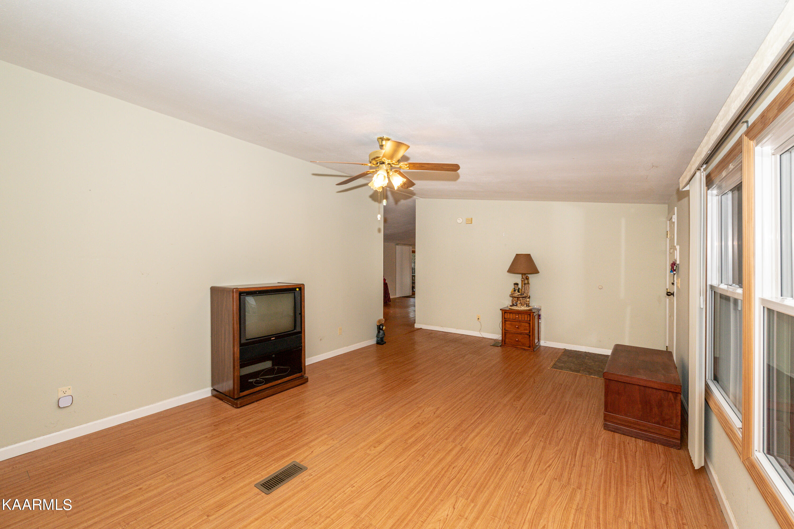 1213 Mountain View Circle