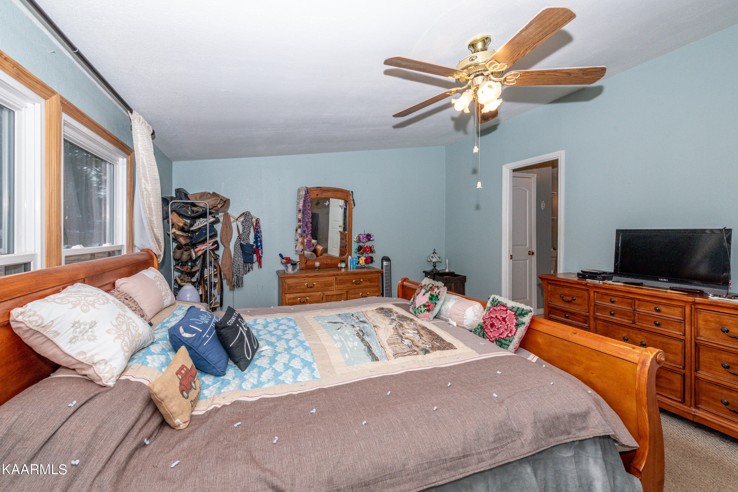 1213 Mountain View Circle