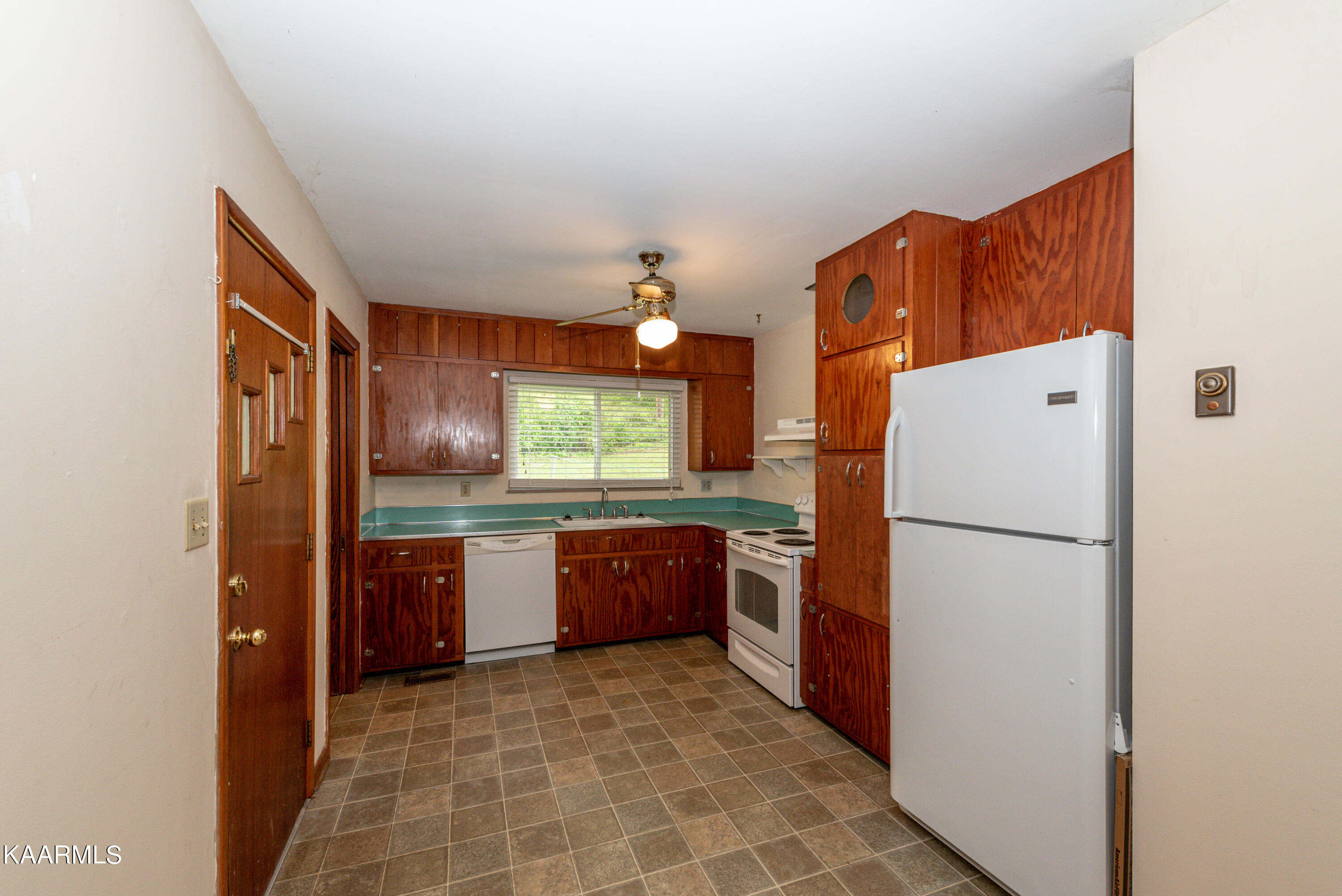 132 Mountain Ave
