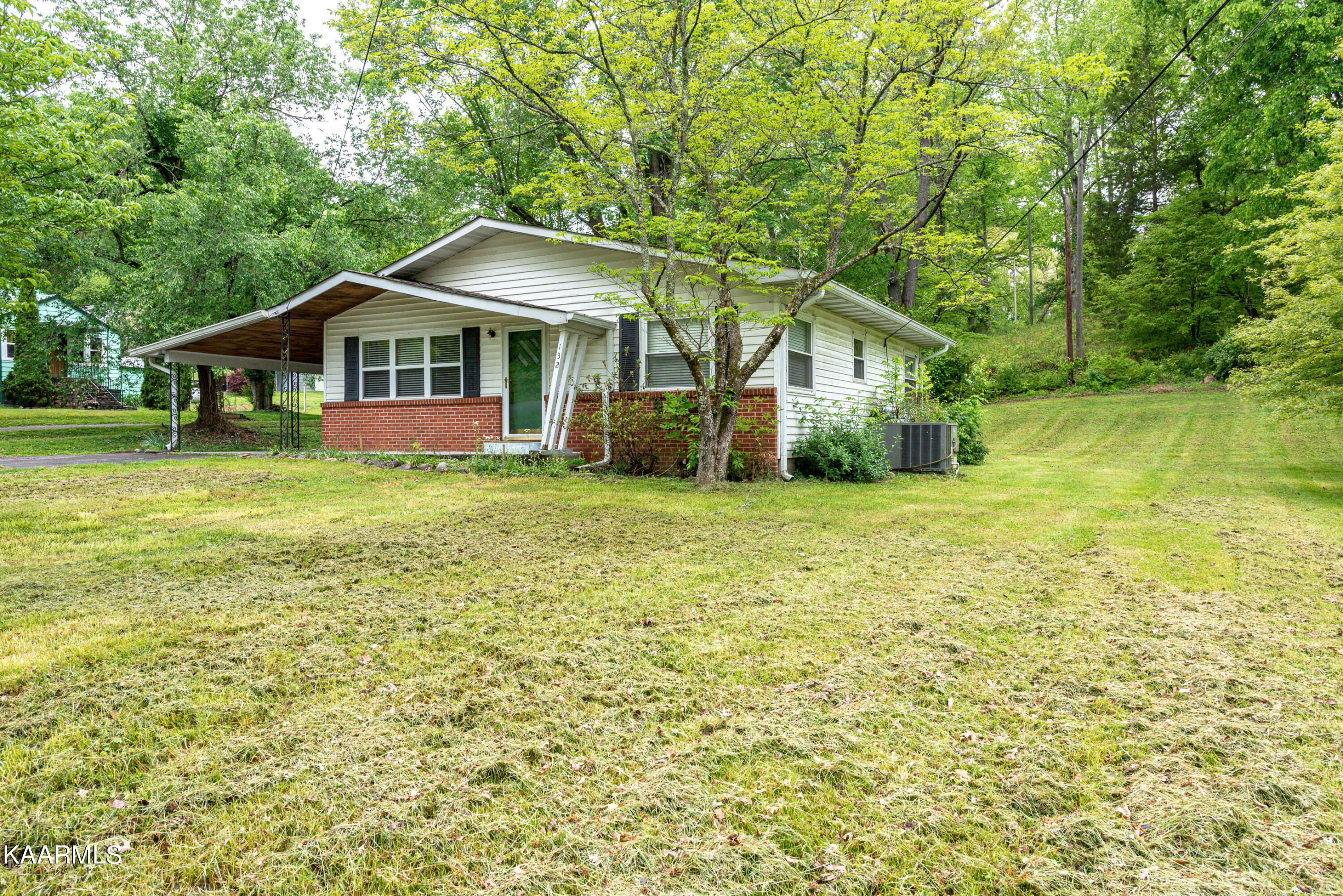 132 Mountain Ave