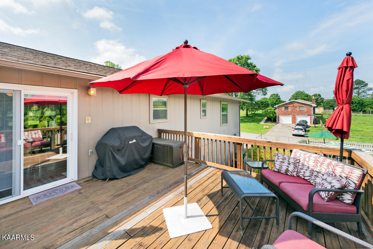 559 Burnett Station Rd