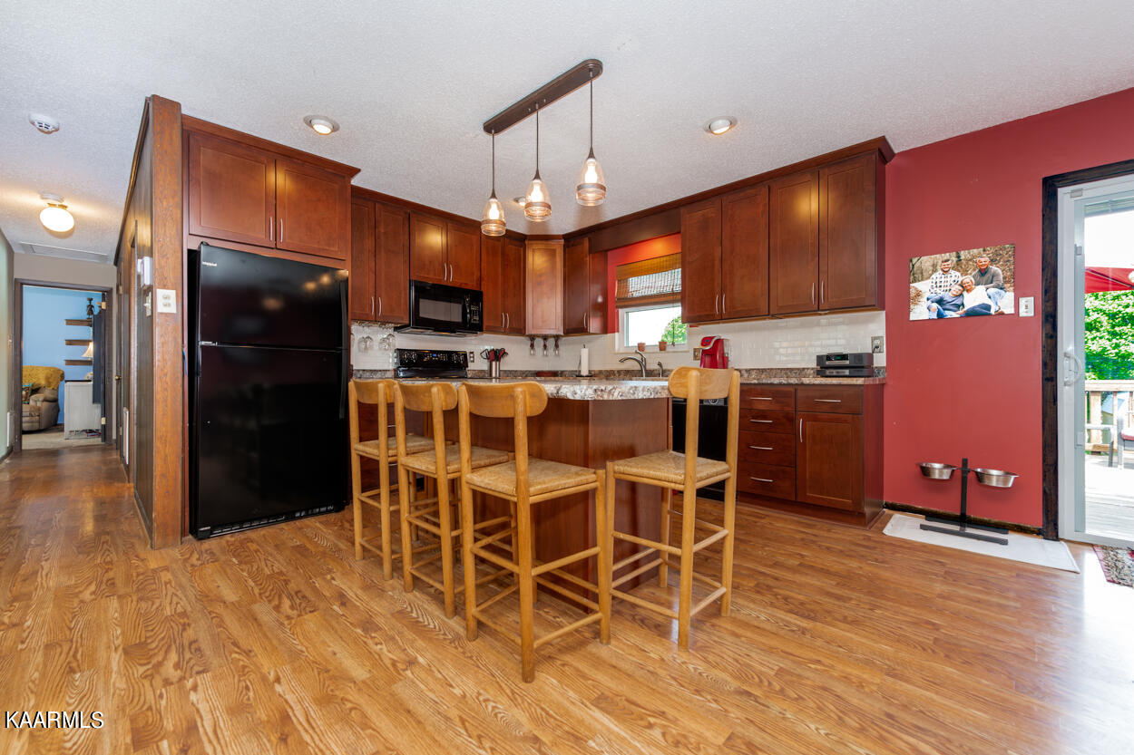 559 Burnett Station Rd