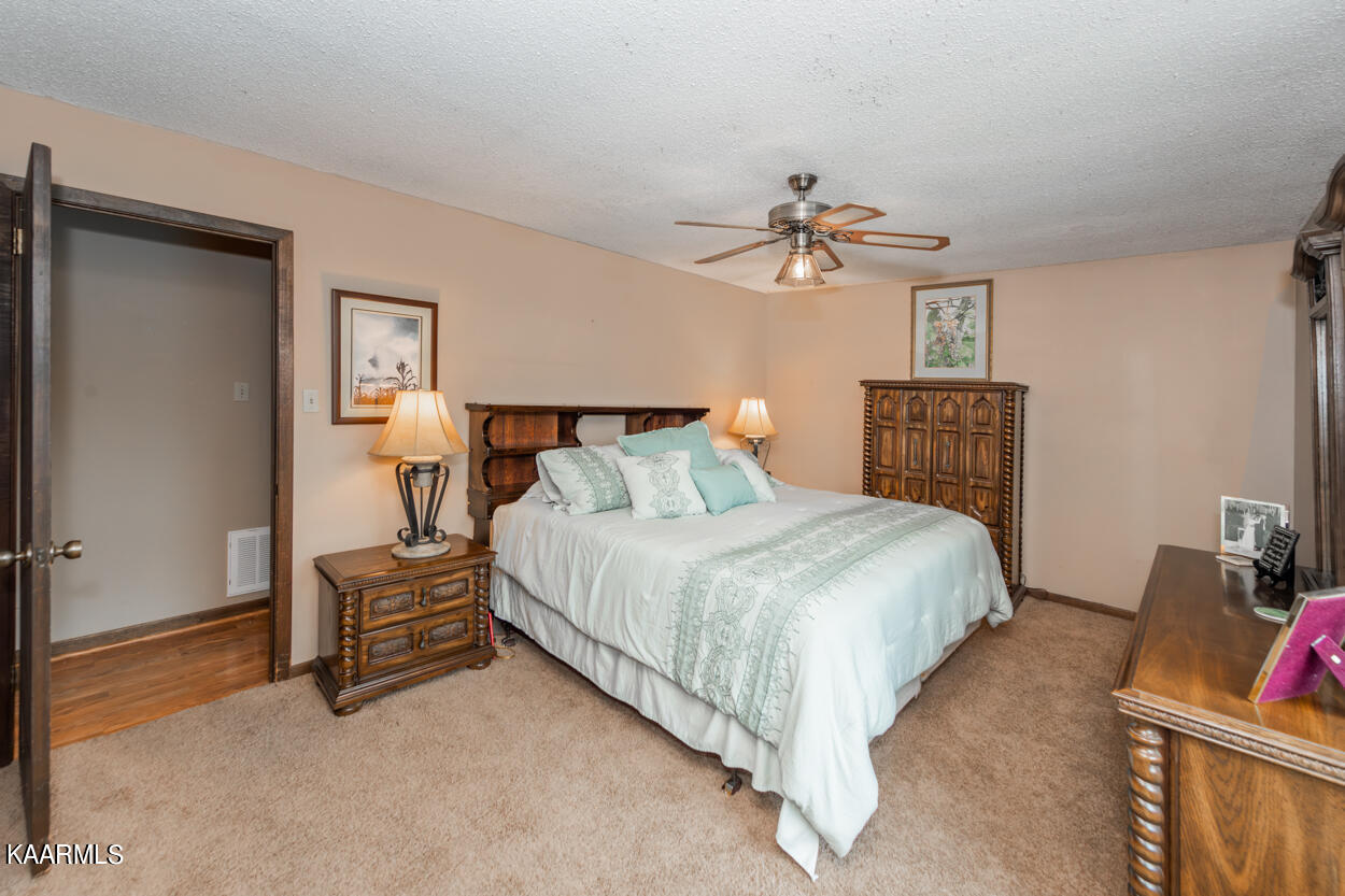 559 Burnett Station Rd