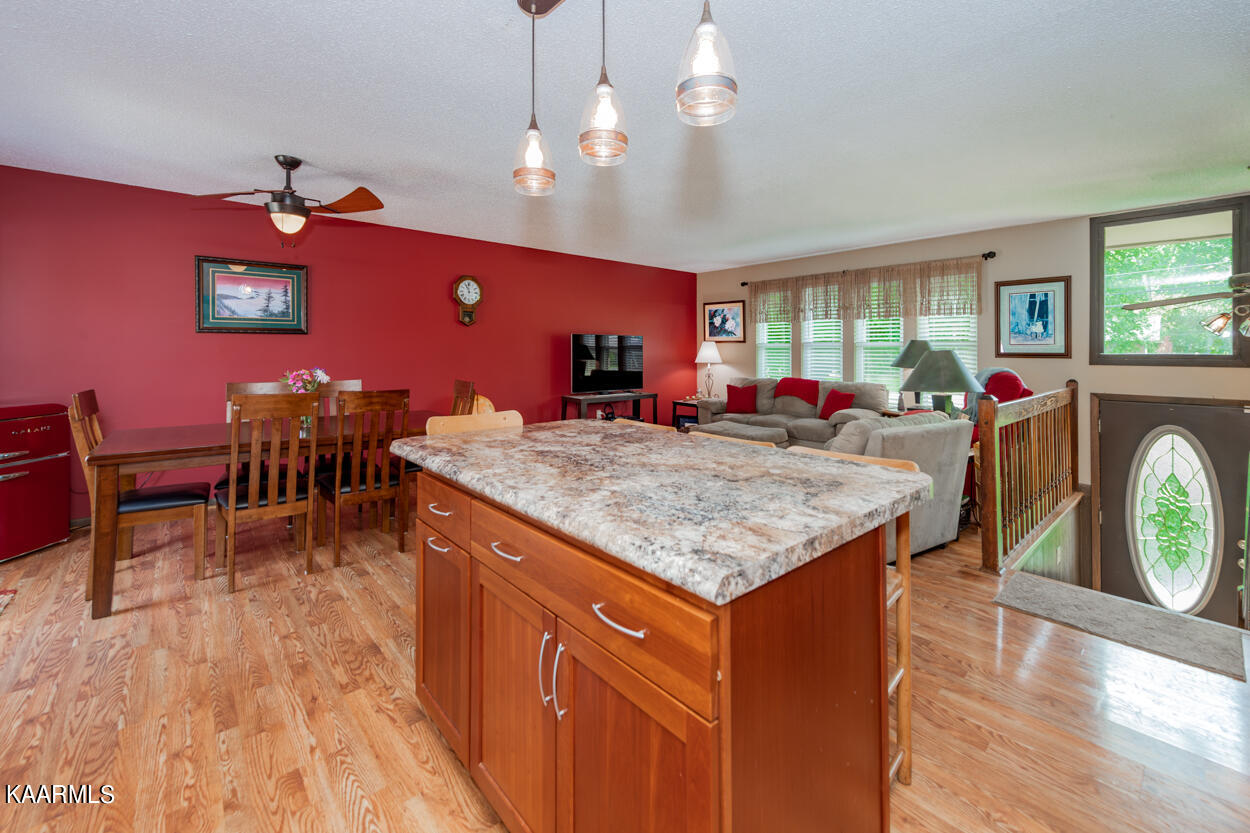 559 Burnett Station Rd