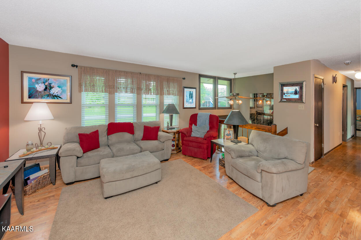 559 Burnett Station Rd