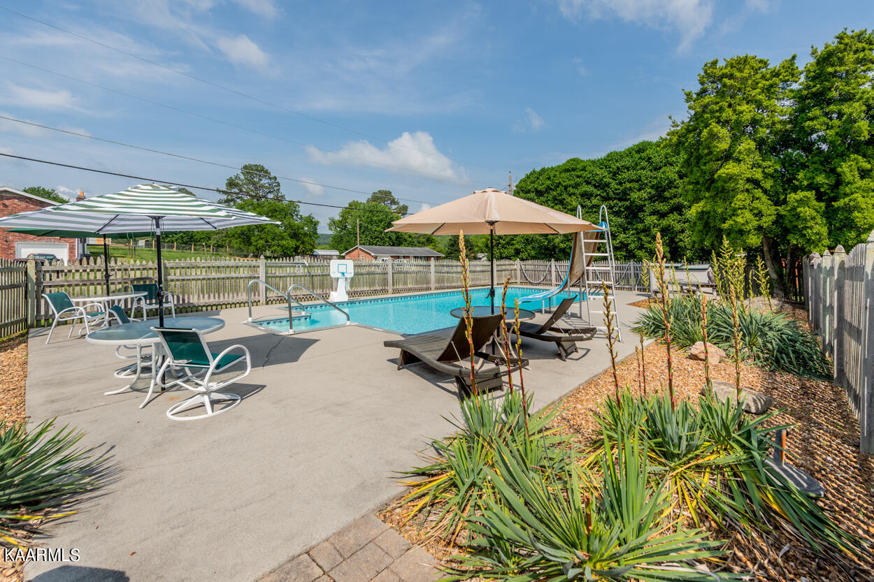 559 Burnett Station Rd