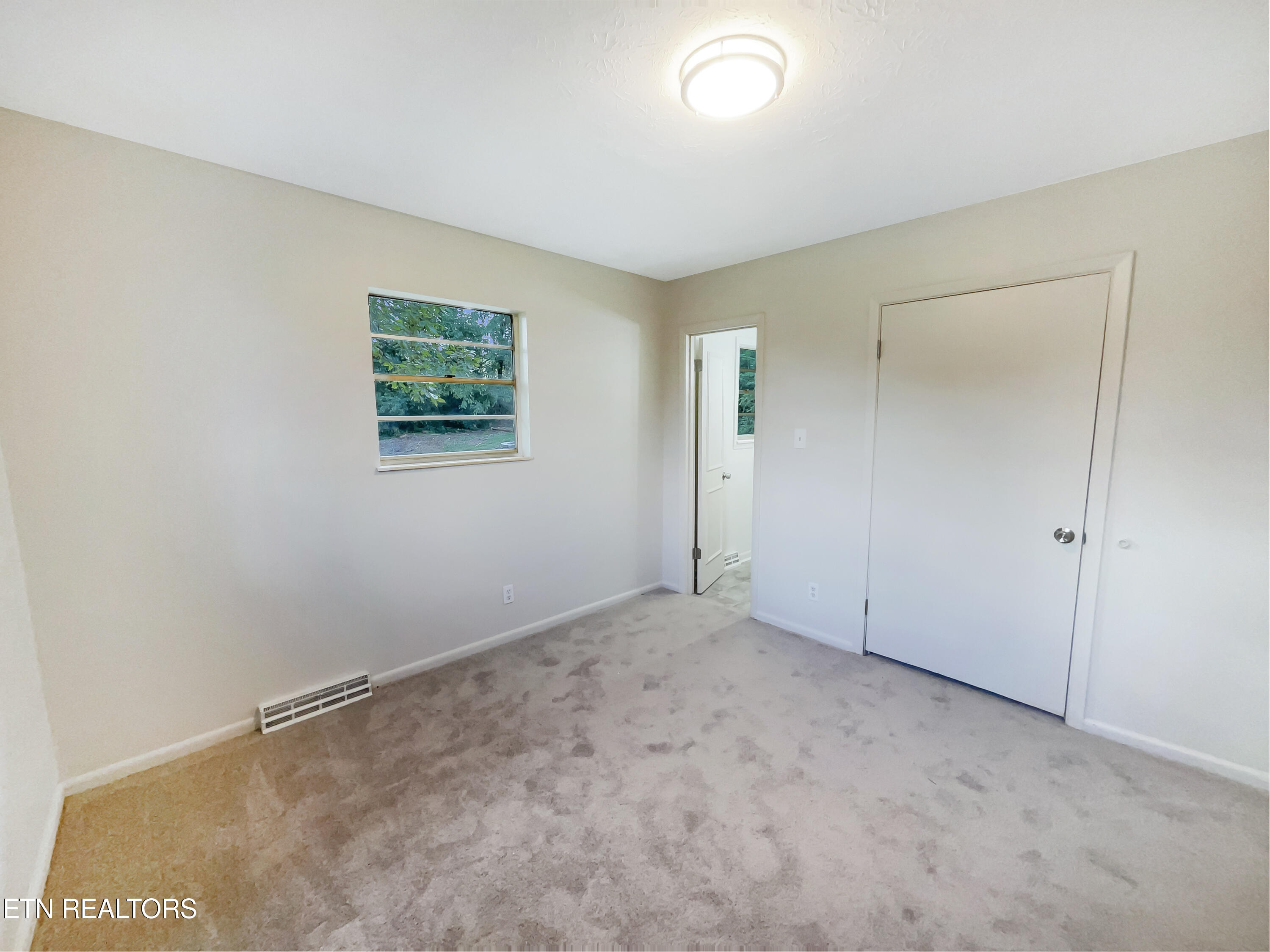 2033 Highland Rd