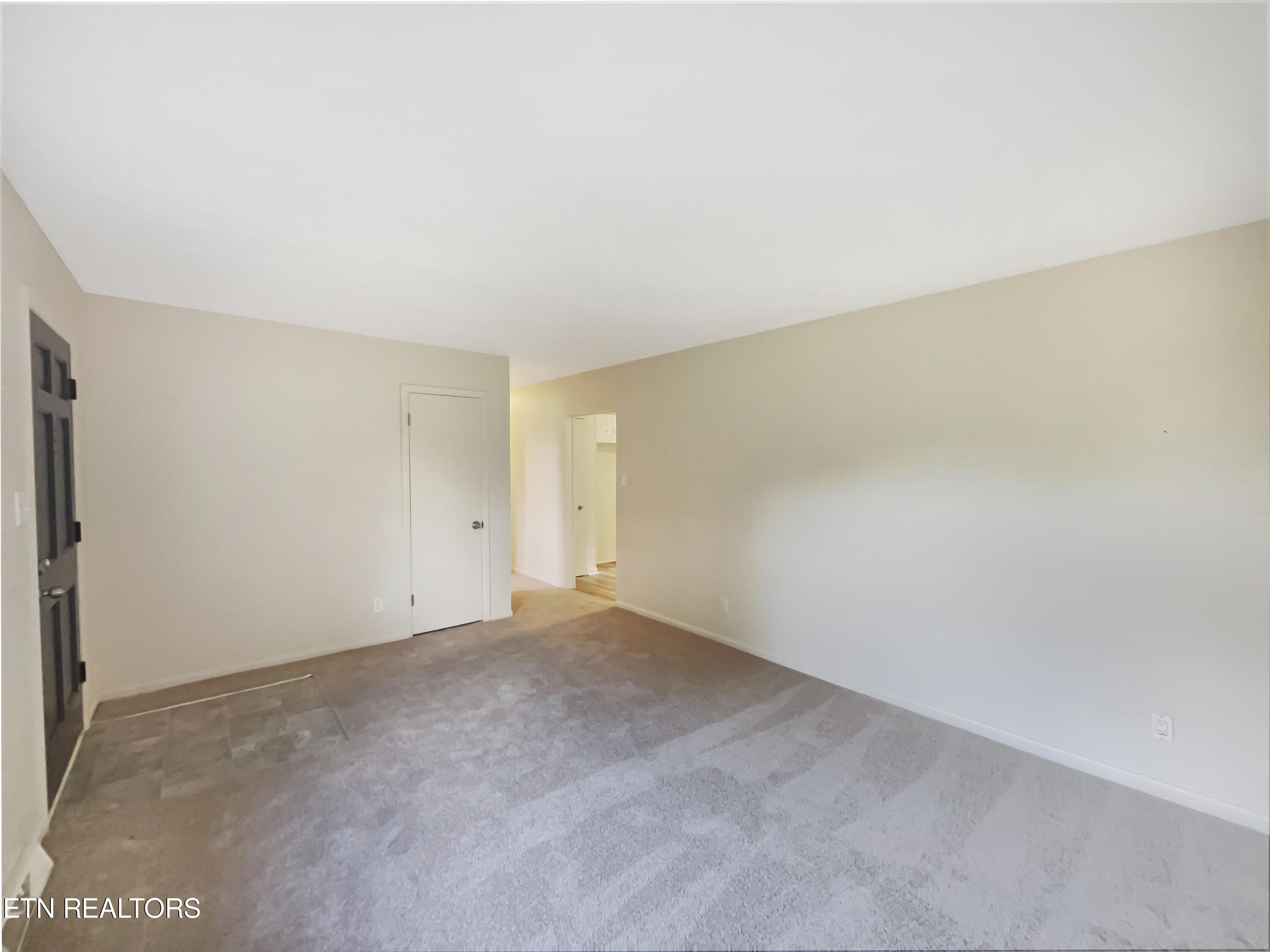 2033 Highland Rd