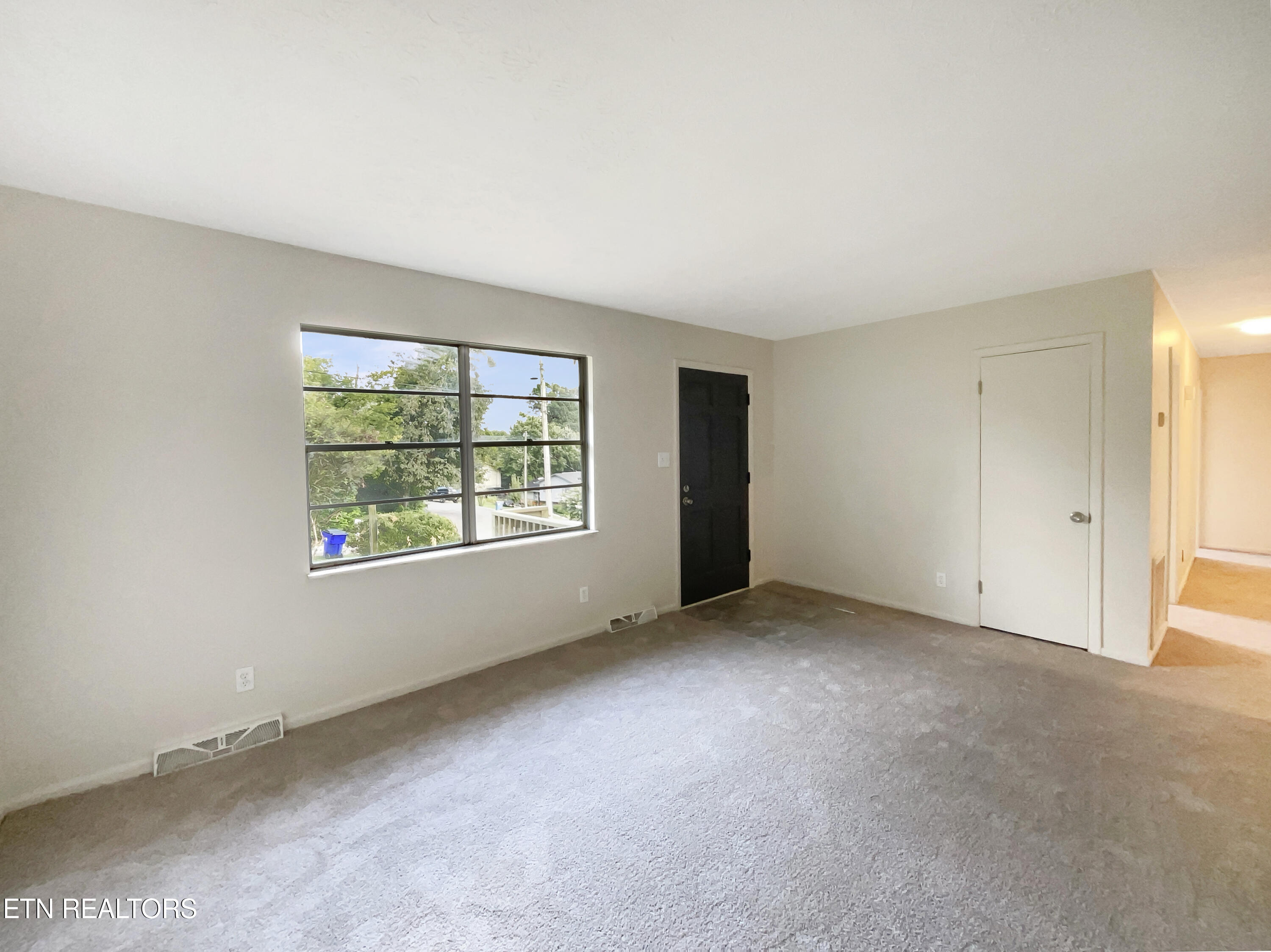 2033 Highland Rd