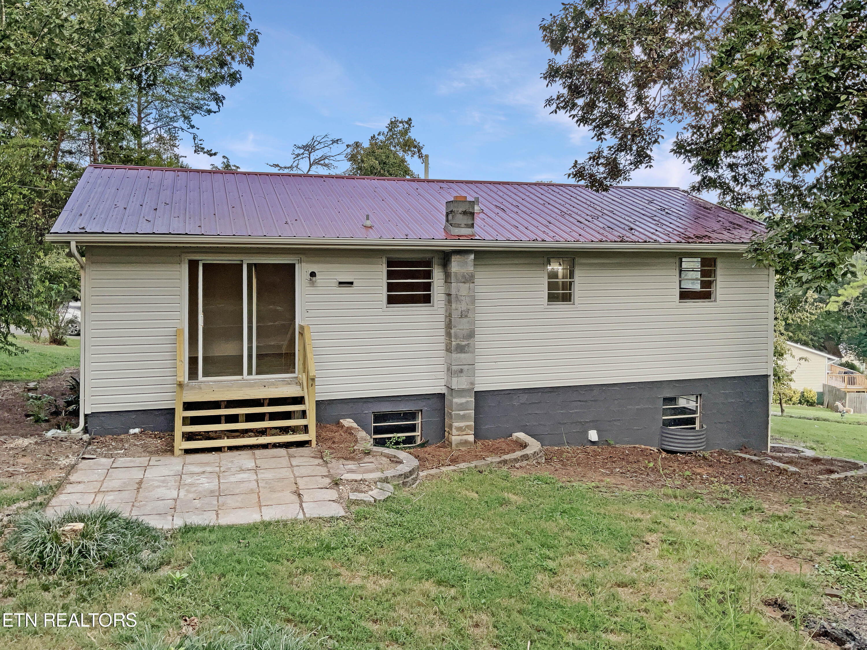 2033 Highland Rd