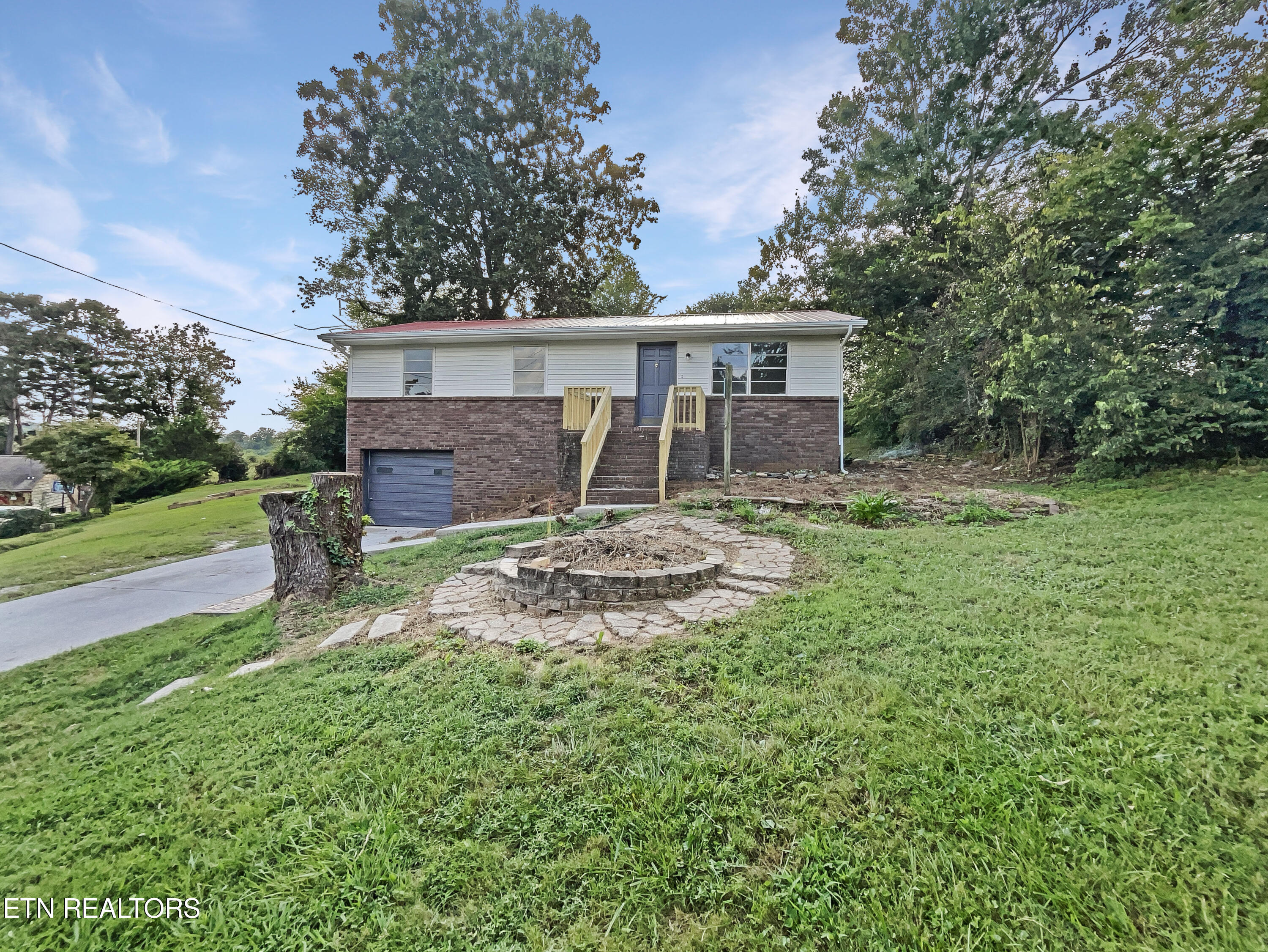2033 Highland Rd