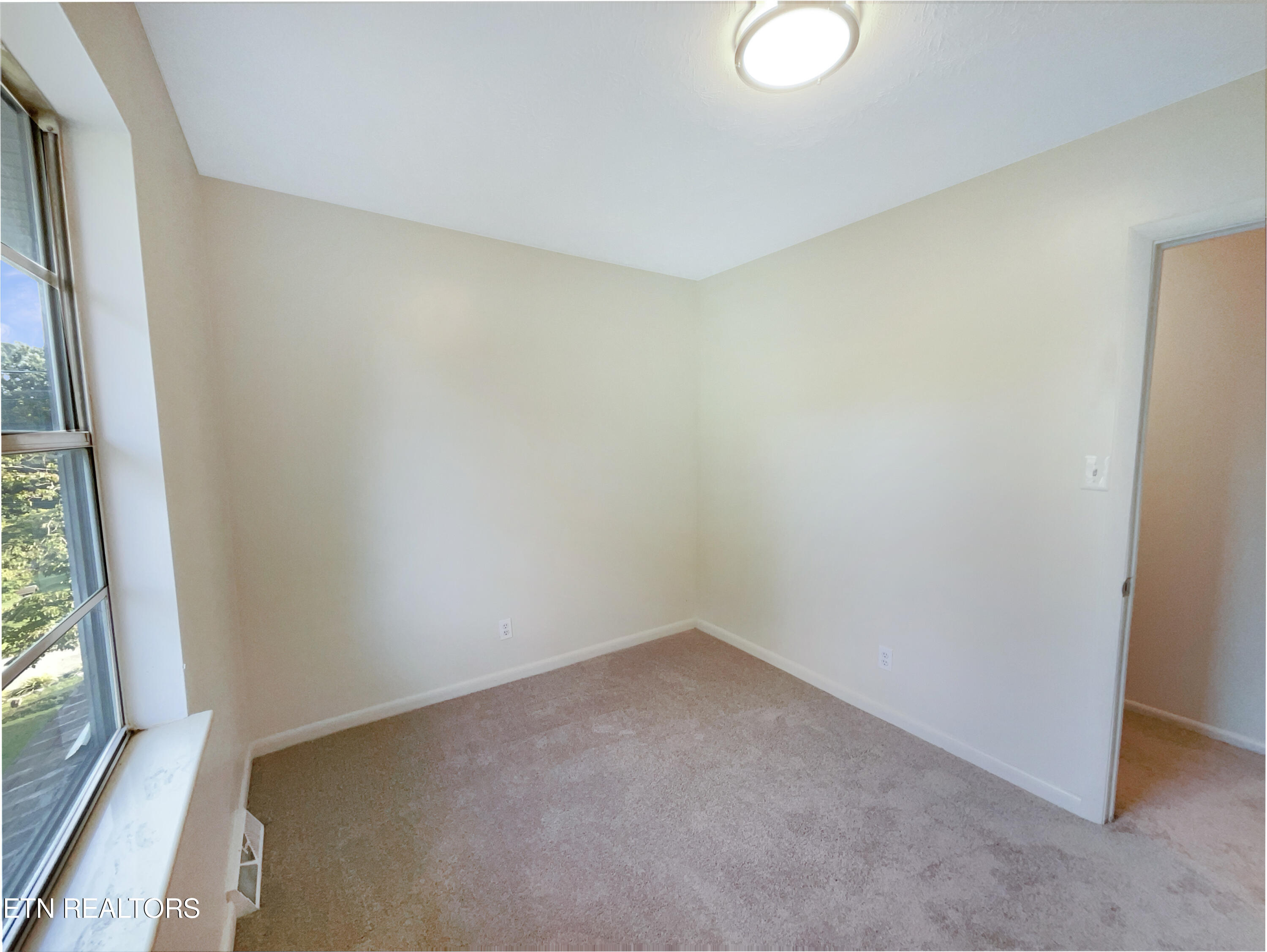 2033 Highland Rd