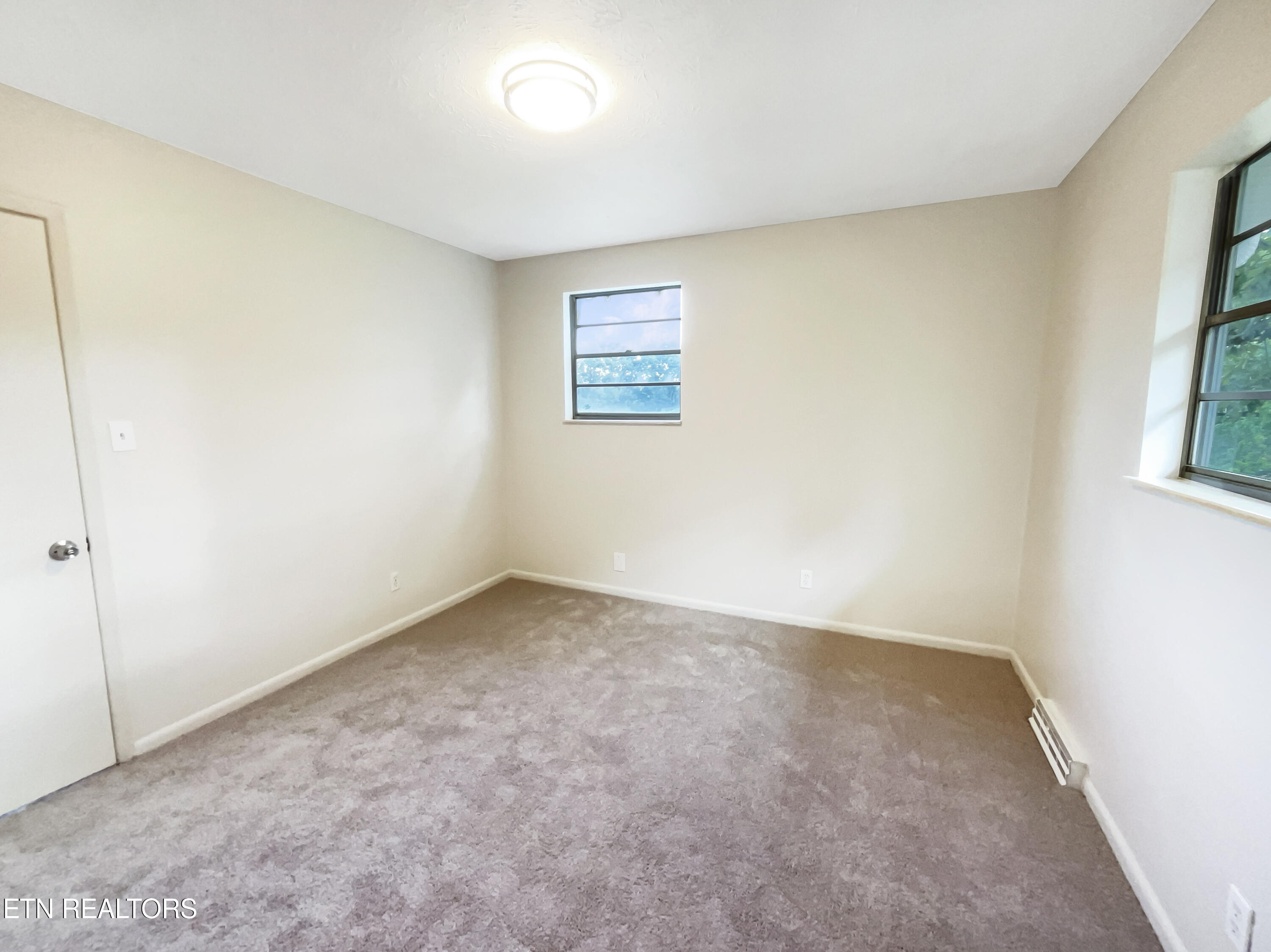2033 Highland Rd