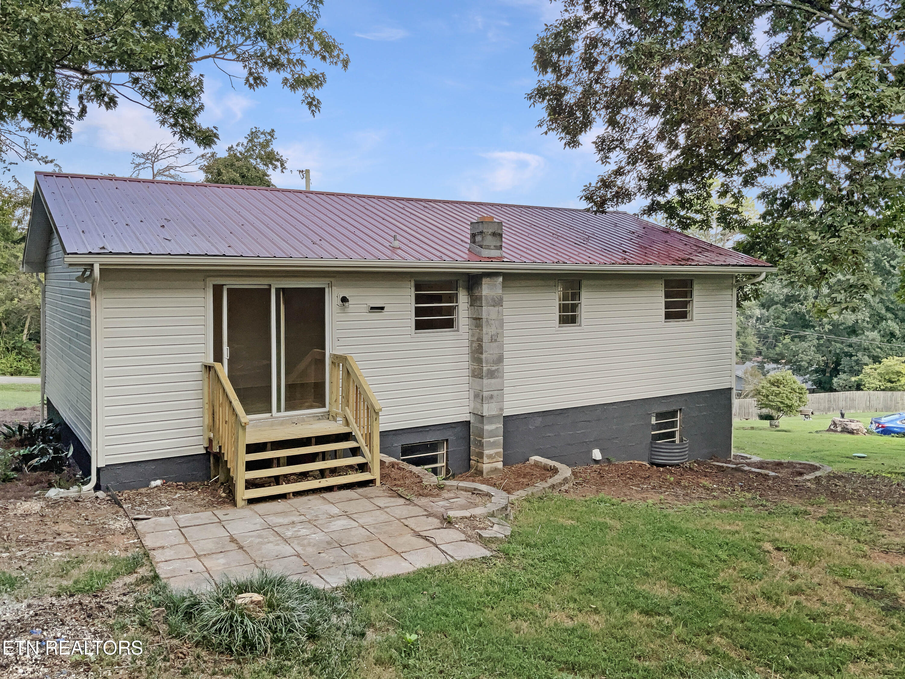 2033 Highland Rd