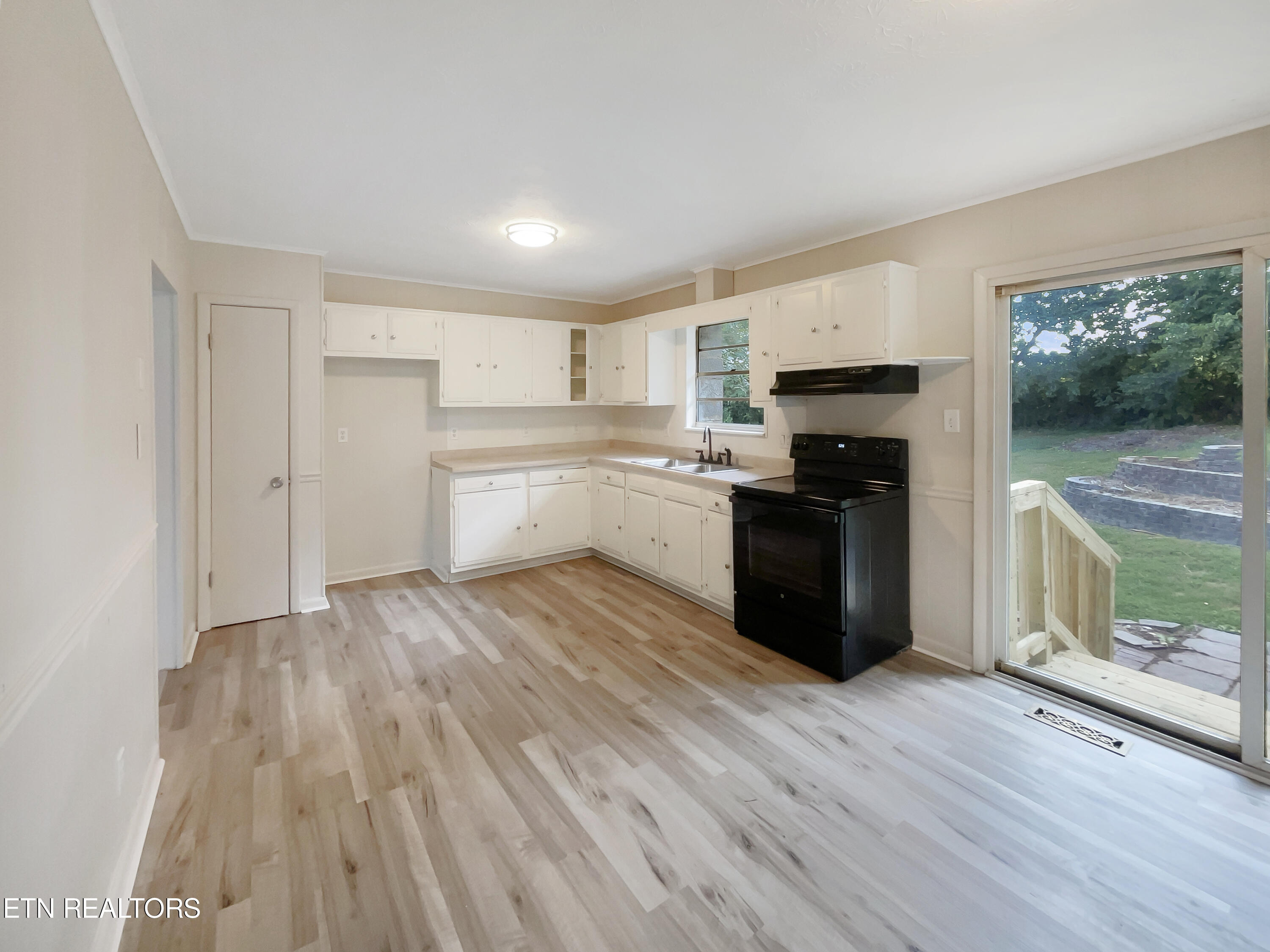 2033 Highland Rd