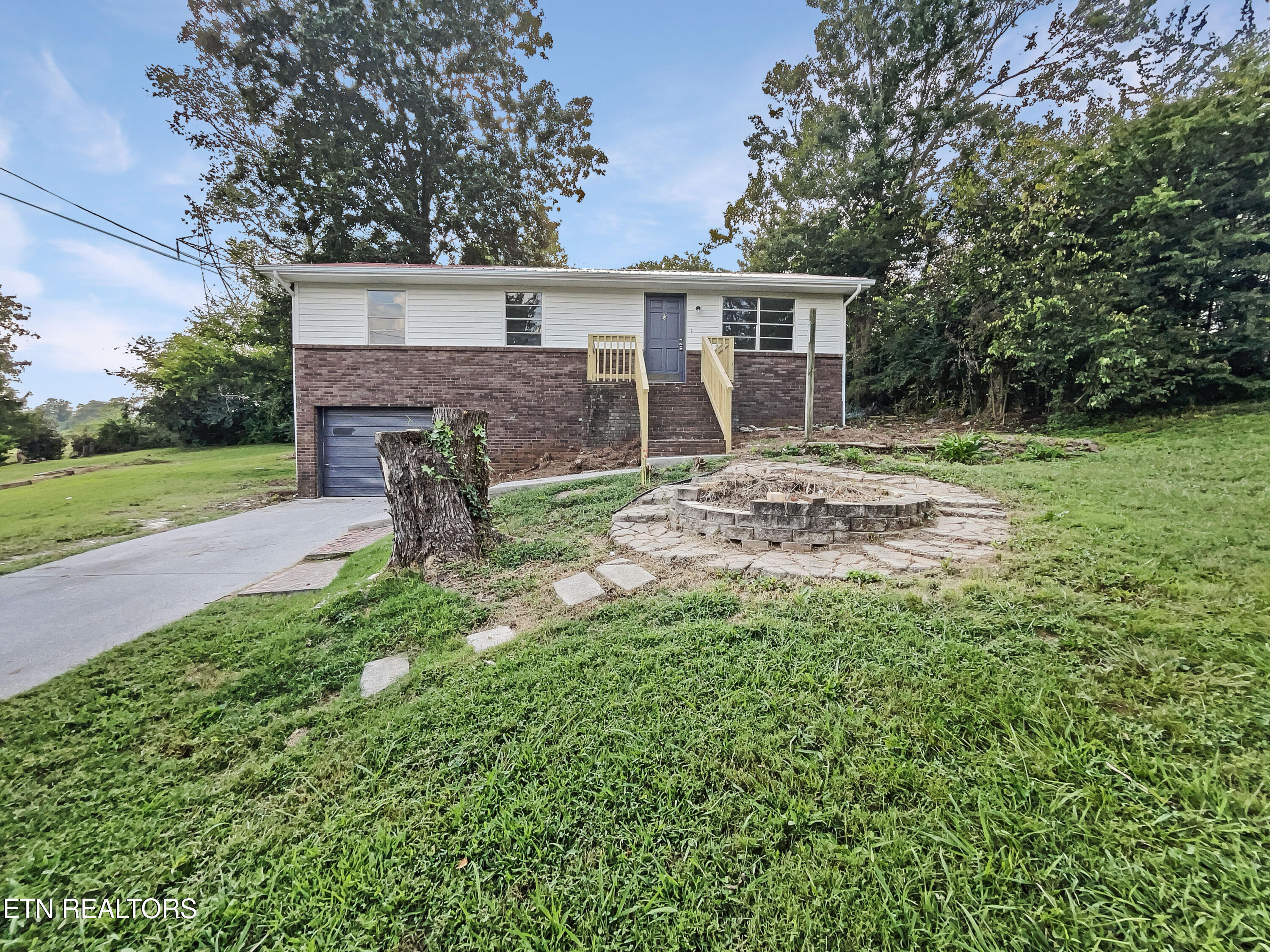 2033 Highland Rd